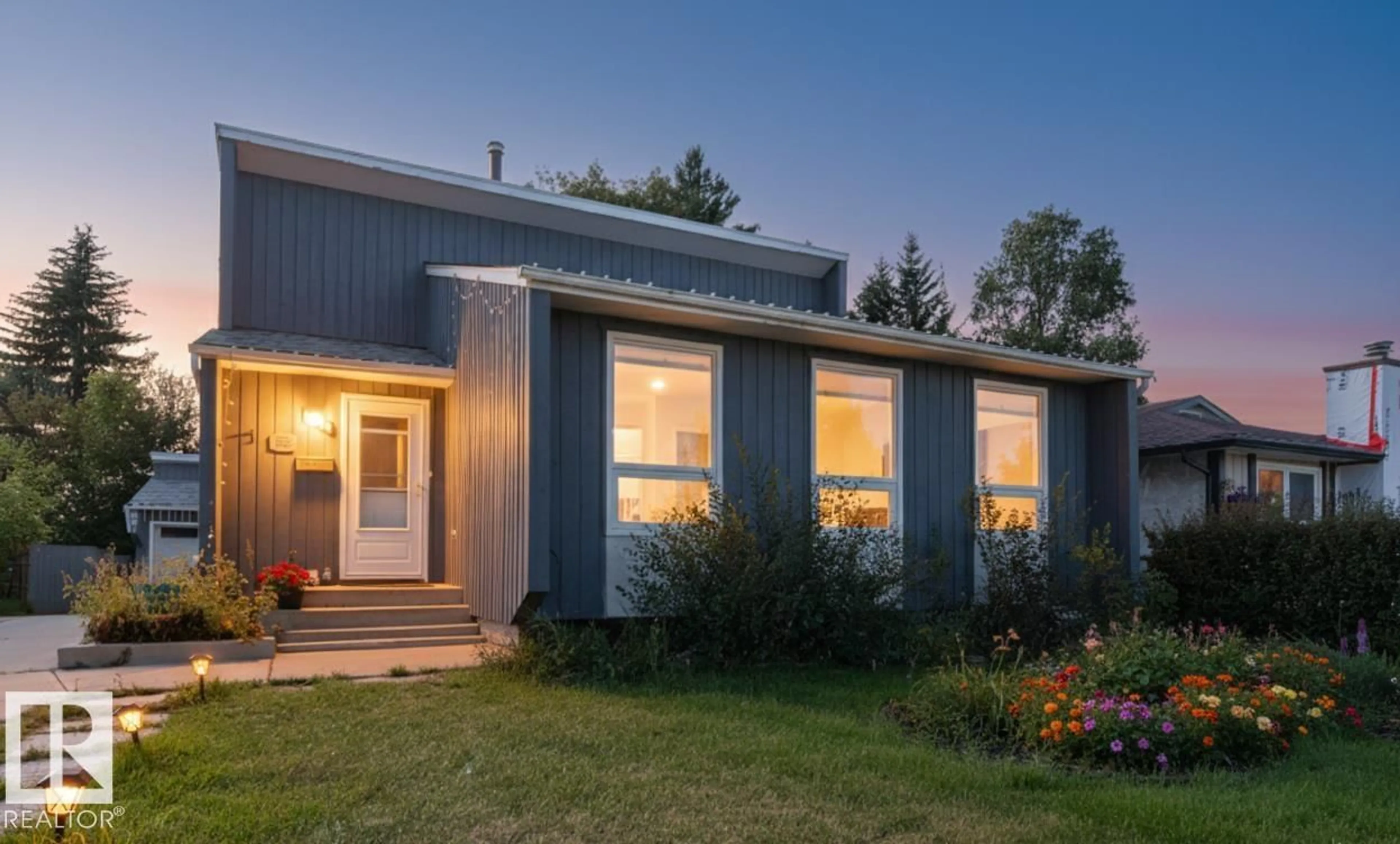 Home with vinyl exterior material, building for 1016 56 ST, Edmonton Alberta T6L1Y3