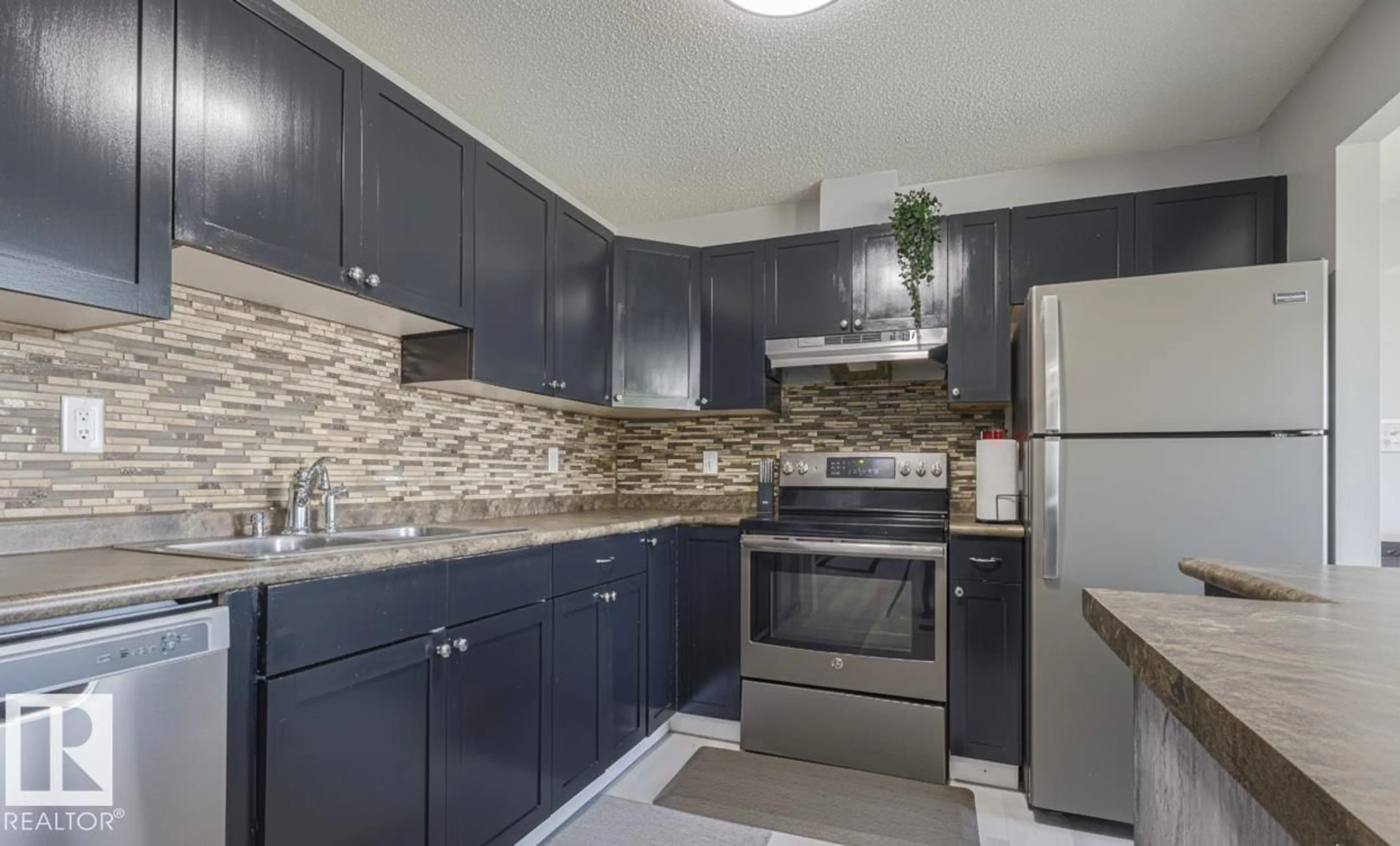 Standard kitchen, ceramic/tile floor for 1016 56 ST, Edmonton Alberta T6L1Y3