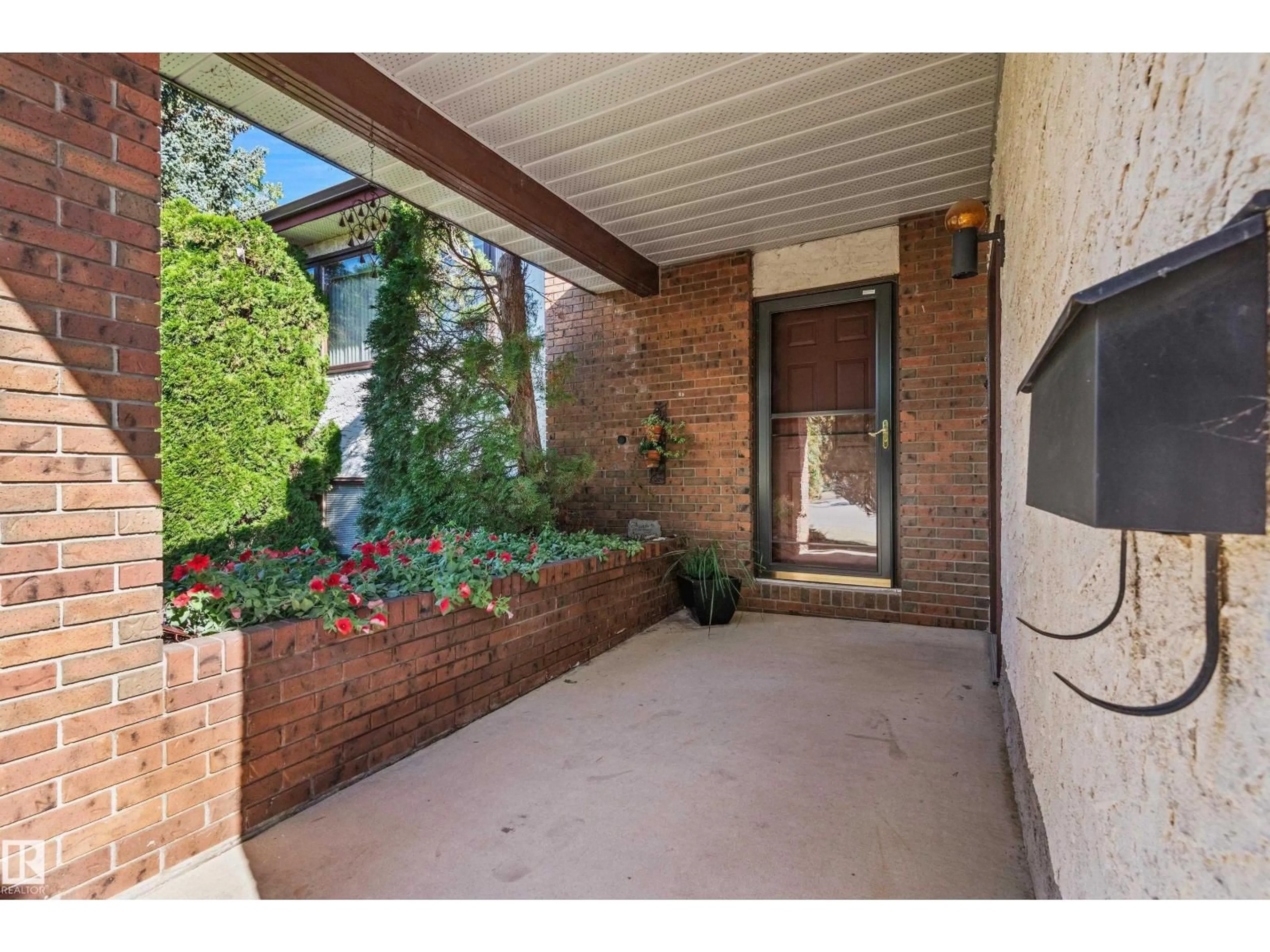 Indoor entryway for 9901 80 ST, Fort Saskatchewan Alberta T8L3H9
