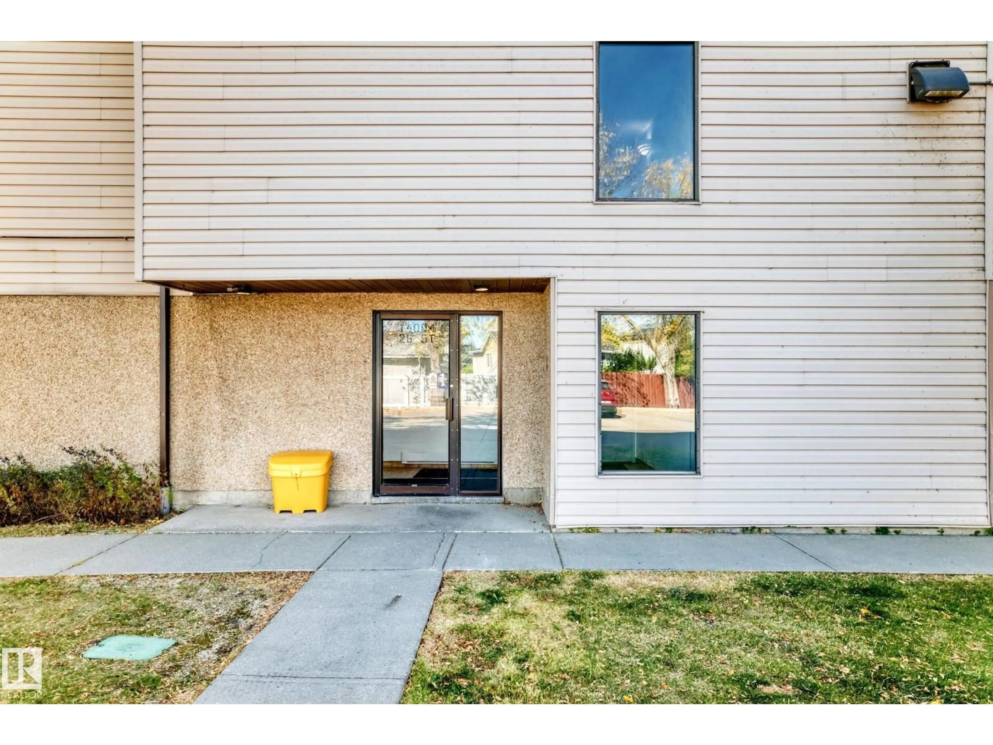 Indoor entryway for #305 - 14004 26 ST, Edmonton Alberta T5Y1Y4
