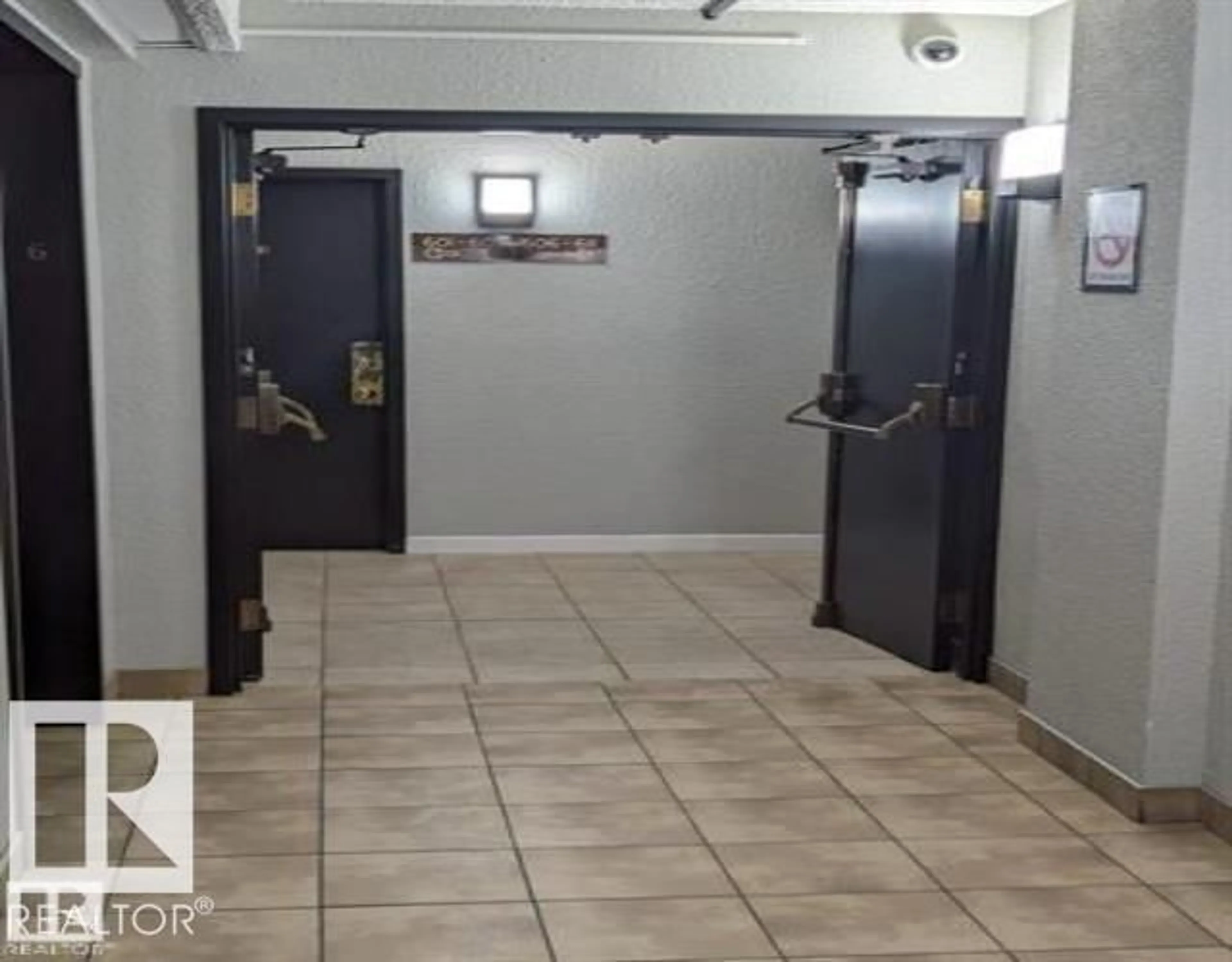 Indoor foyer for 611 - 12831 66 ST, Edmonton Alberta T5C0A4