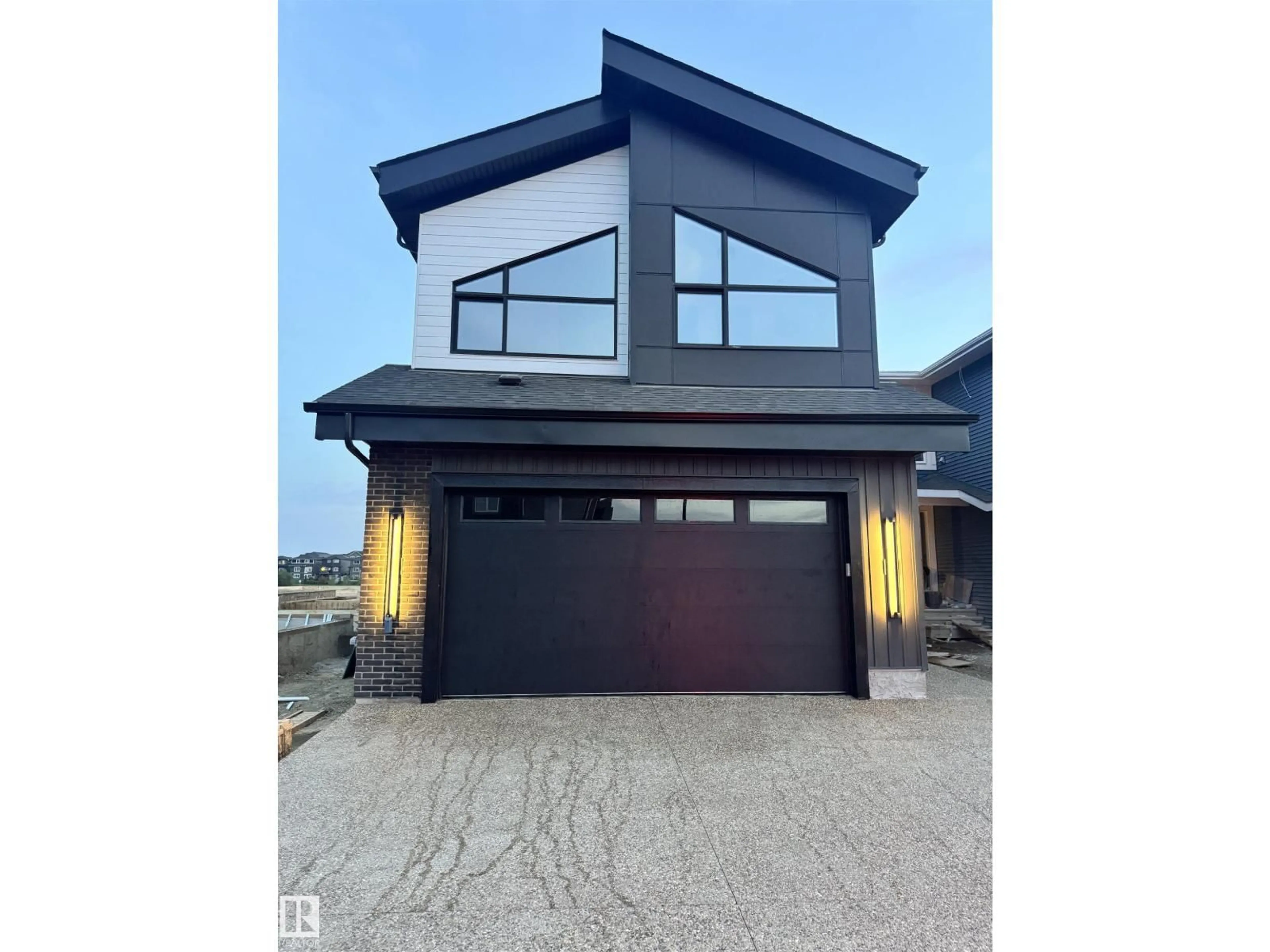 Indoor garage for 8739 MAYDAY LANE, Edmonton Alberta T6X3E9