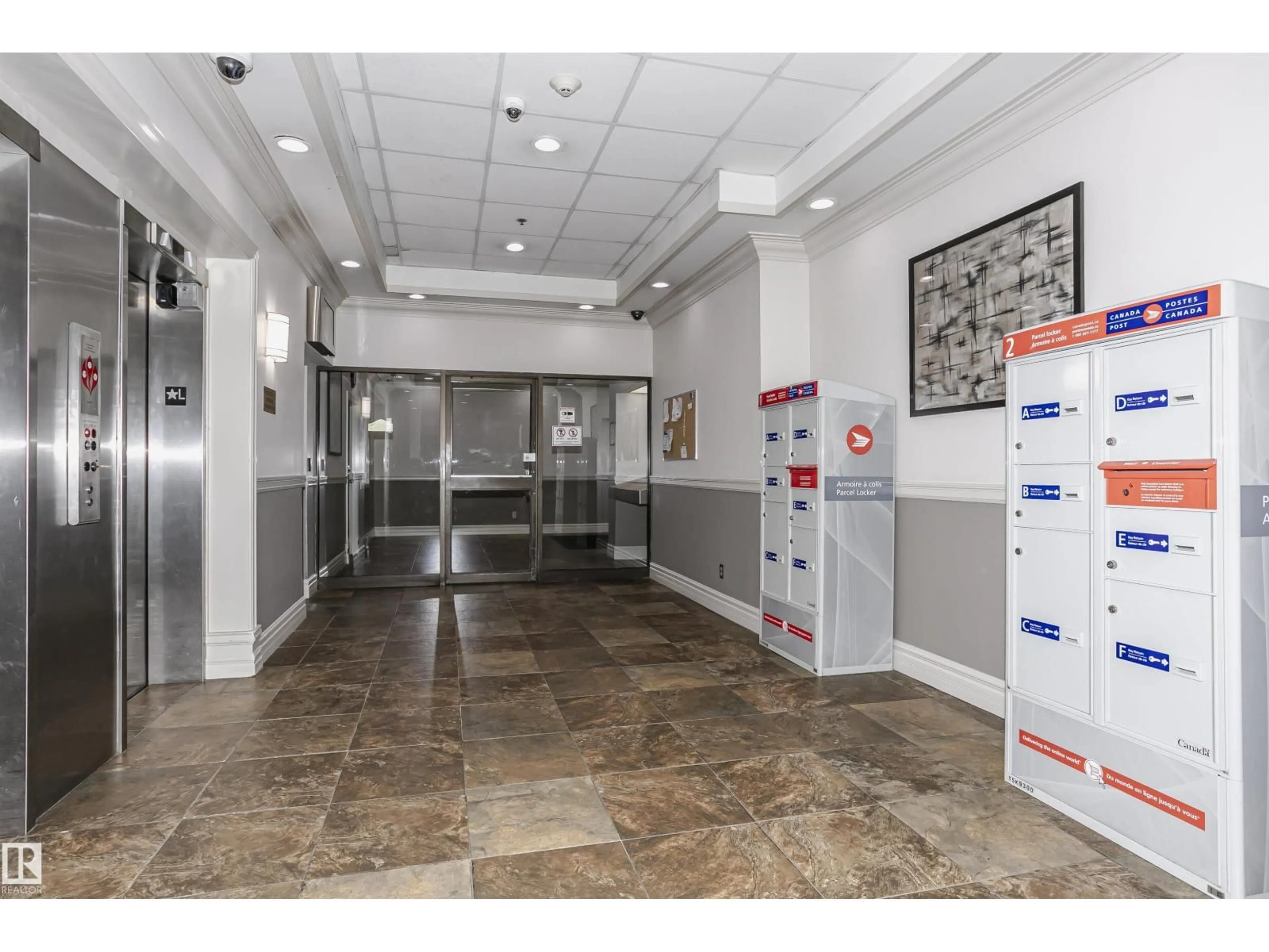 Indoor foyer for 505 - 10160 114 ST, Edmonton Alberta T5K2L2