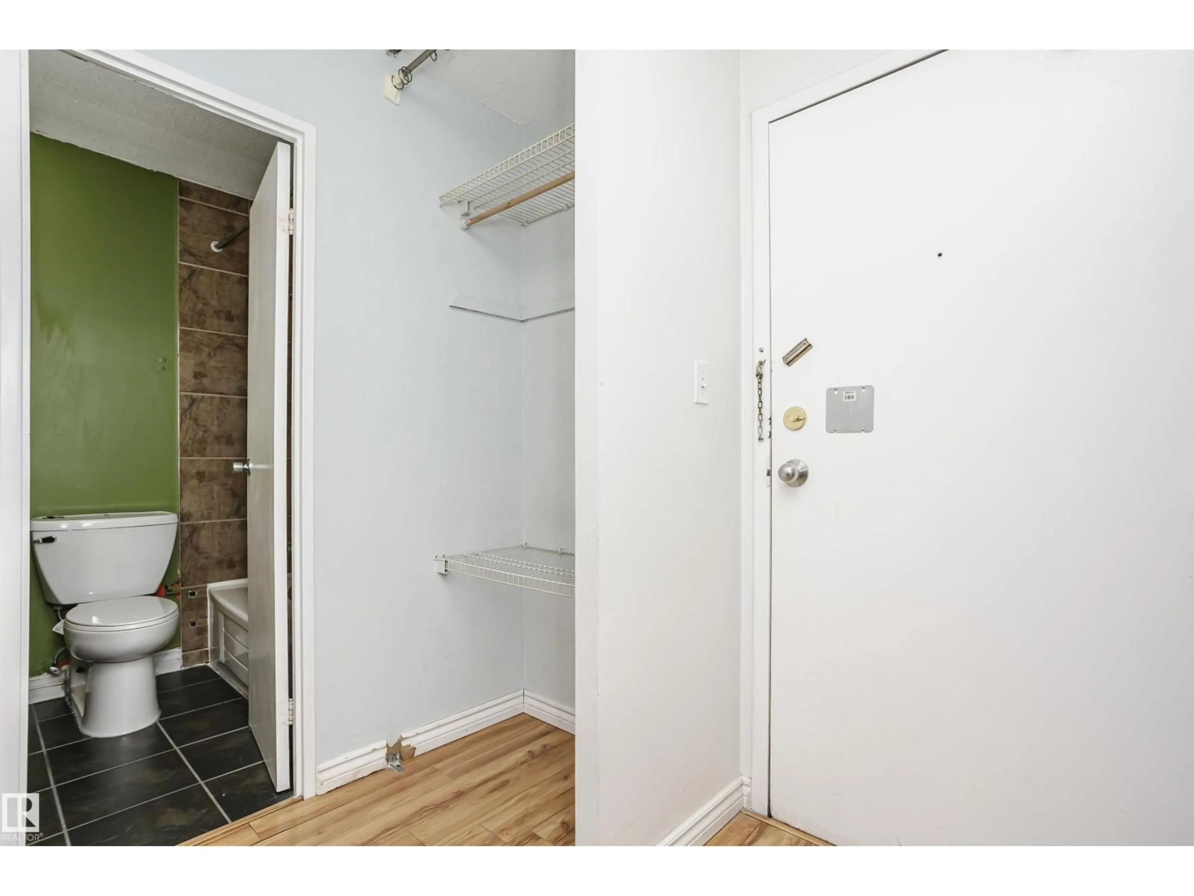 Indoor entryway for 505 - 10160 114 ST, Edmonton Alberta T5K2L2