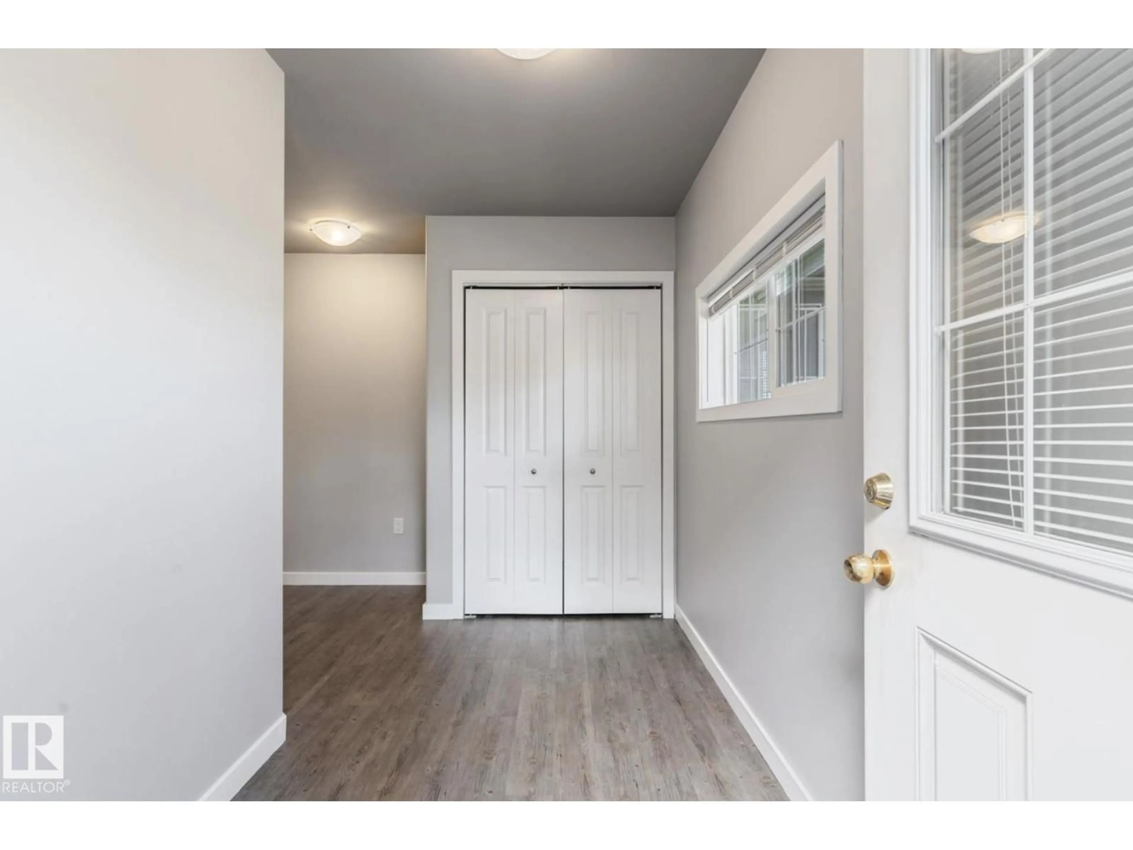 Indoor entryway for 5001 64 STREET, Rural Lac Ste. Anne County Alberta T0E0A0
