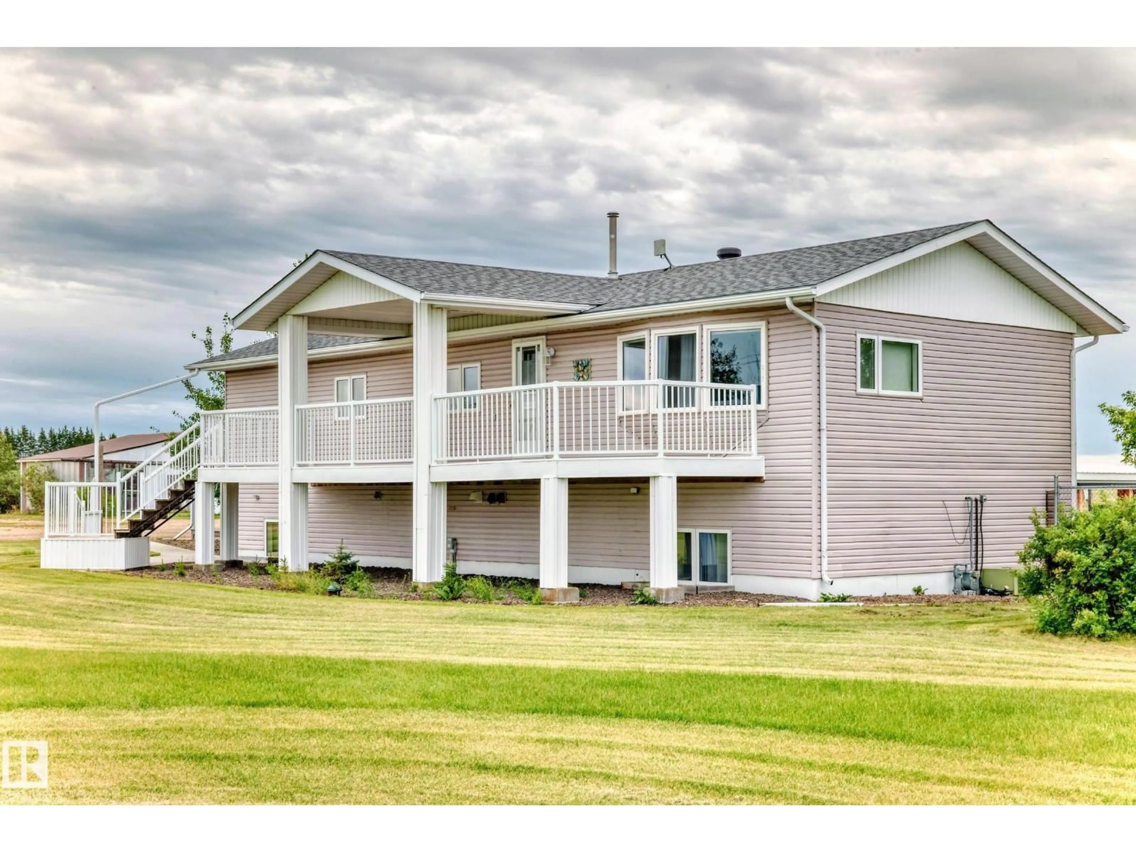 Home with vinyl exterior material, unknown for 25027 TWP RD 484, Rural Leduc County Alberta T4X2T7
