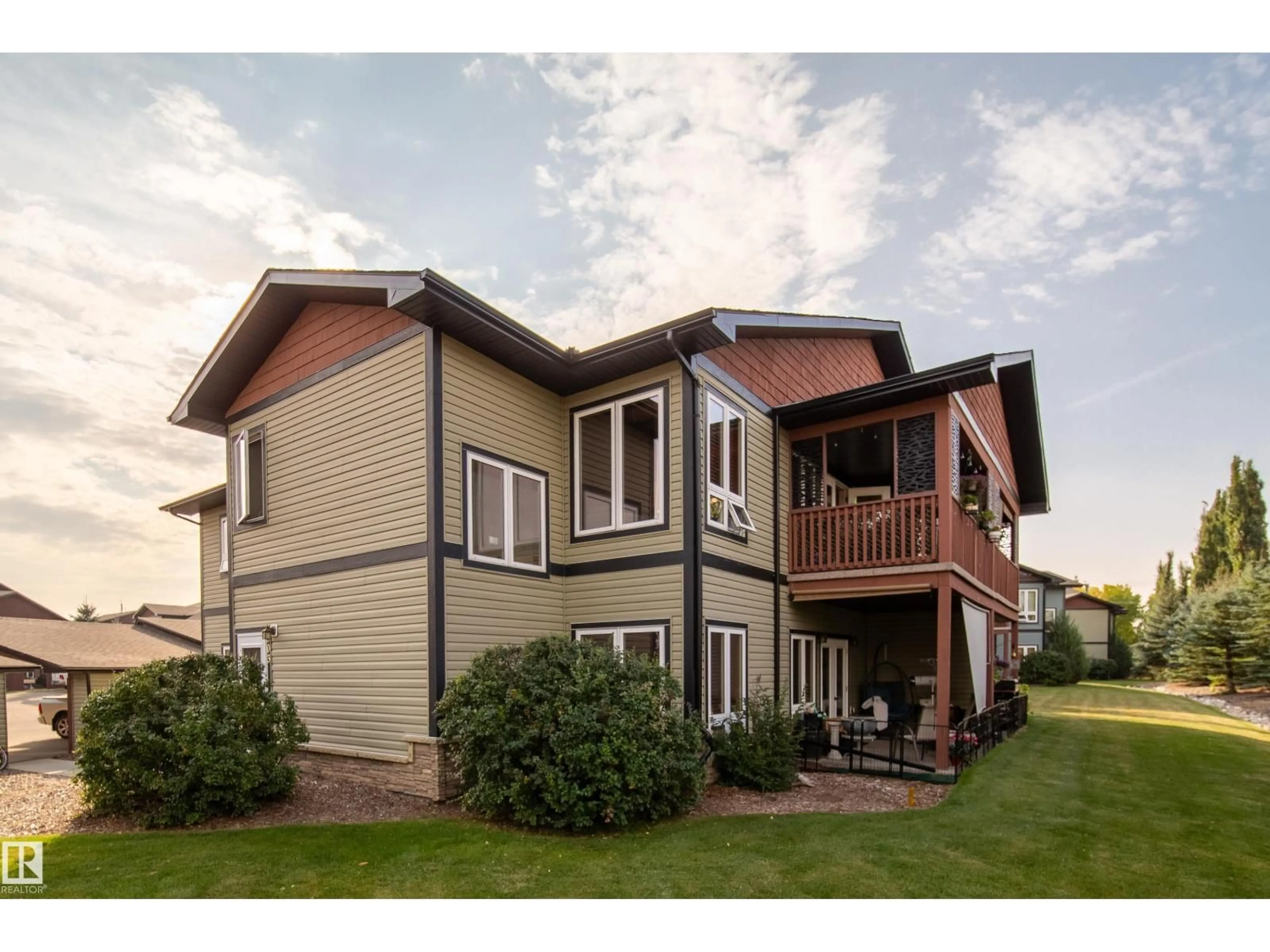 Home with vinyl exterior material, unknown for 503 GRAYBRIAR GR, Stony Plain Alberta T7Z0G1