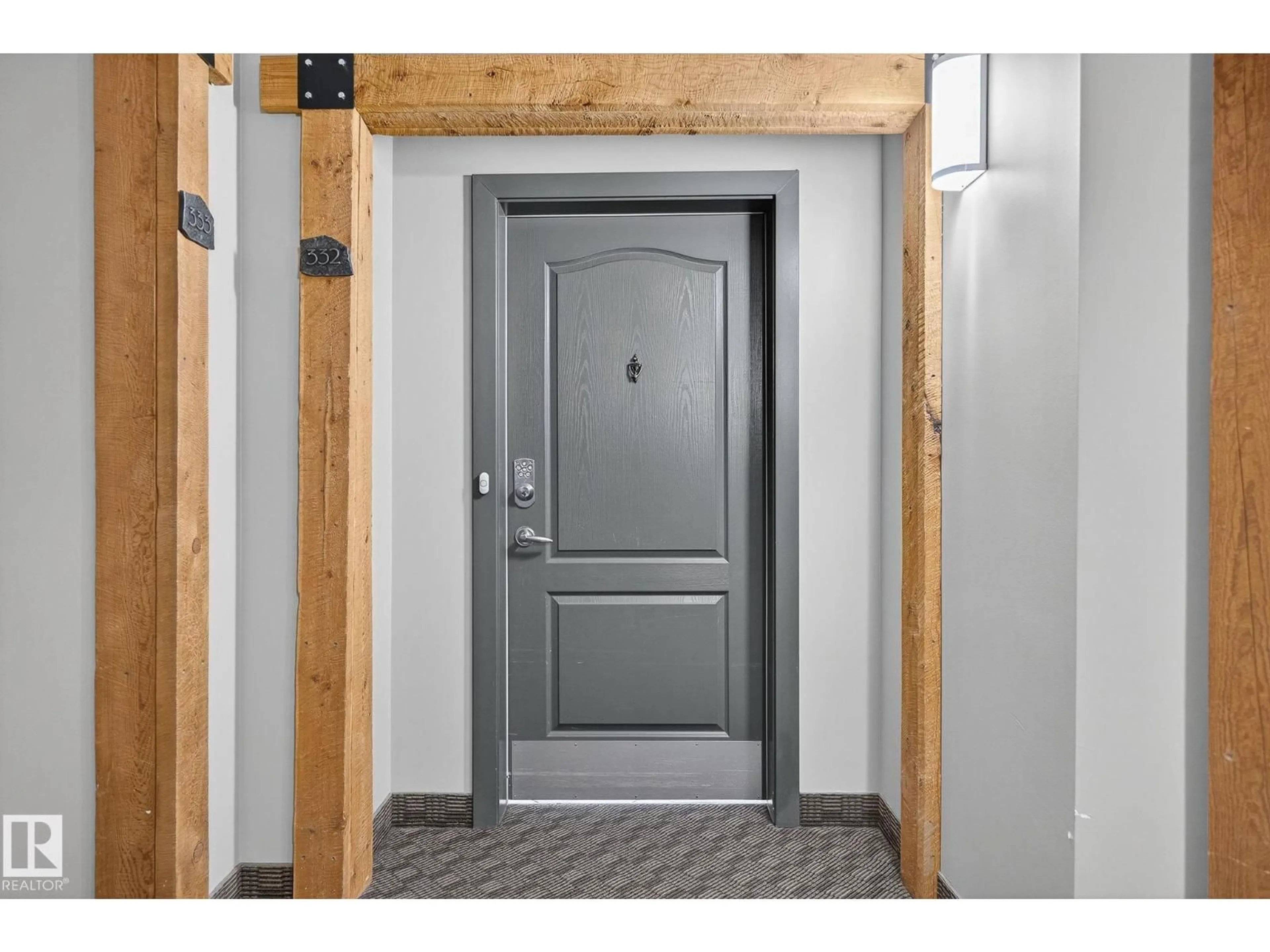 Indoor entryway for 332 SUDER GREENS DR, Edmonton Alberta T5T6V6
