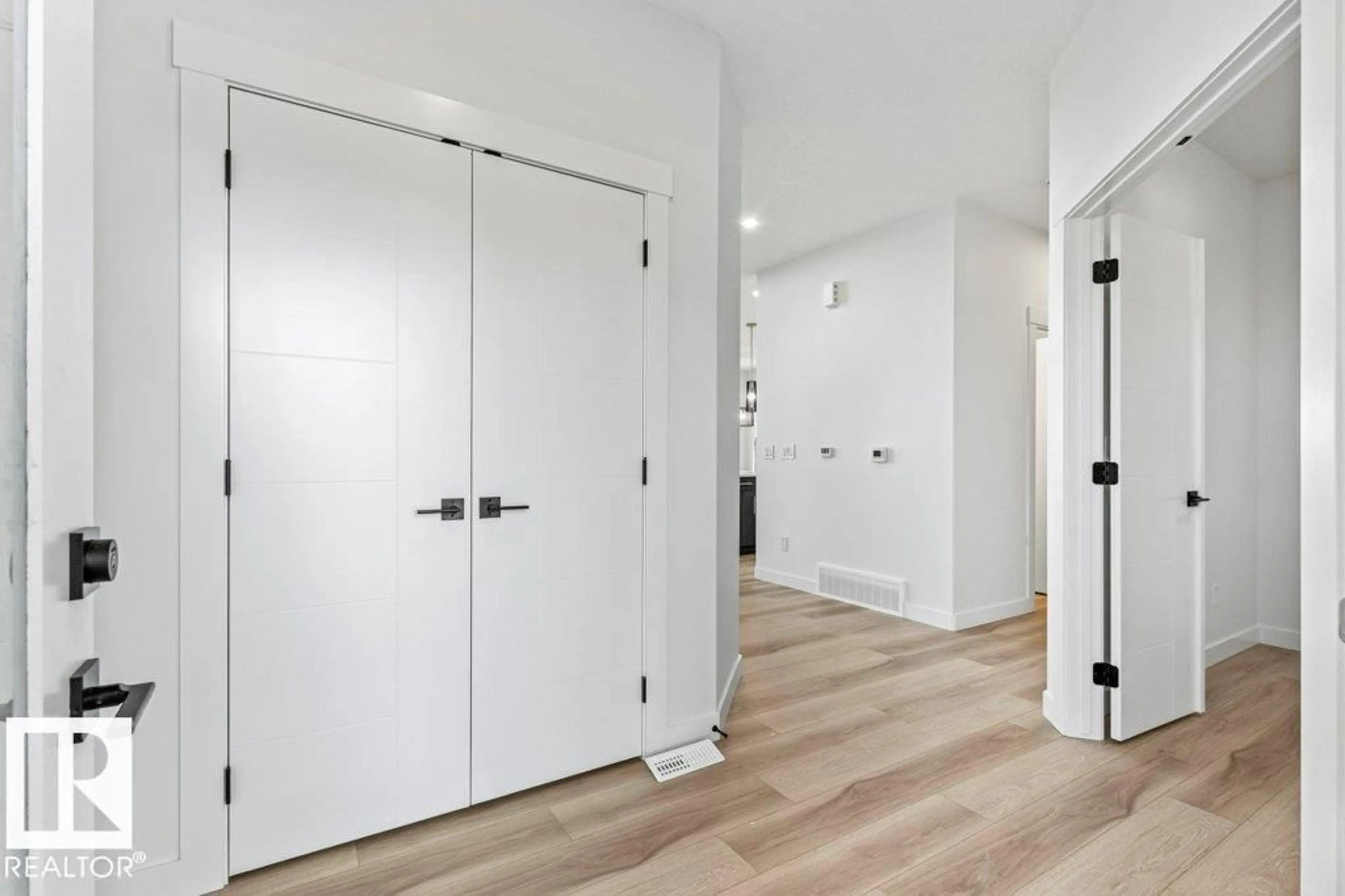 Indoor entryway for 5018 53 AVE, Calmar Alberta T0C0V0