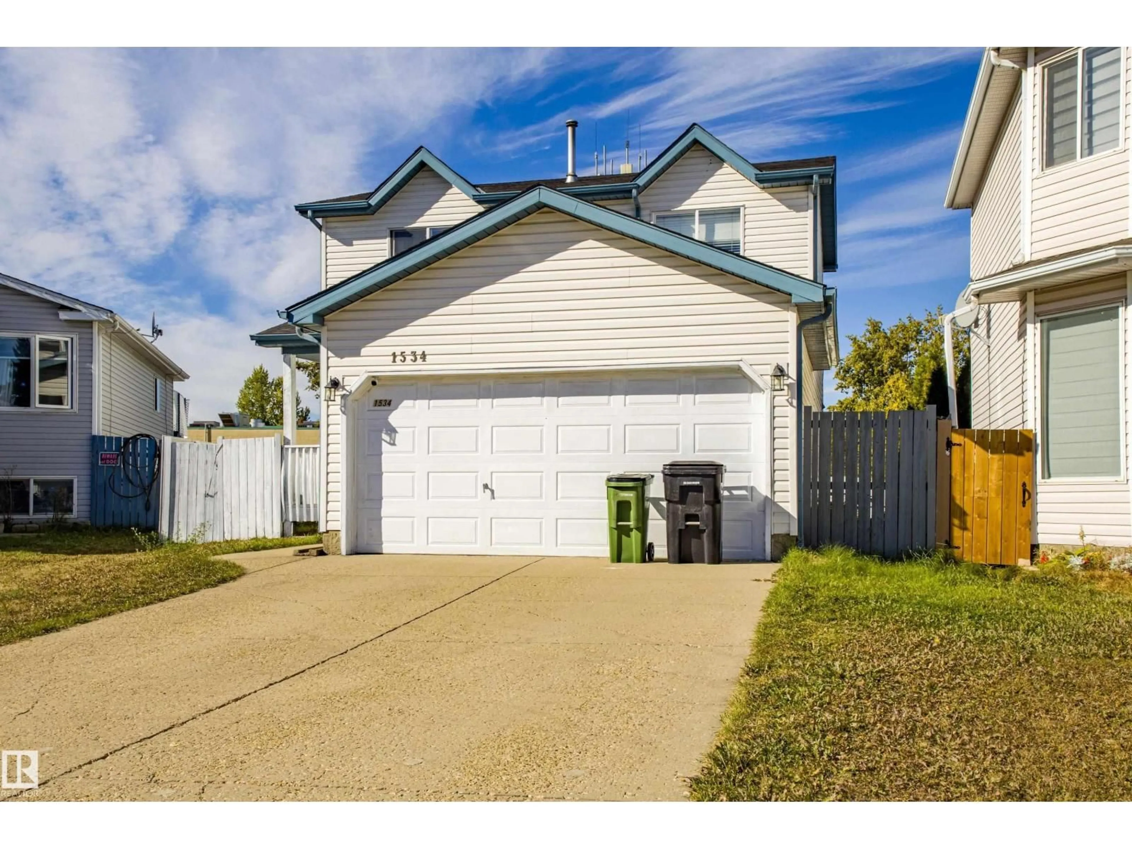 Home with vinyl exterior material, street for 1534 49A ST NW, Edmonton Alberta T6L6Y5
