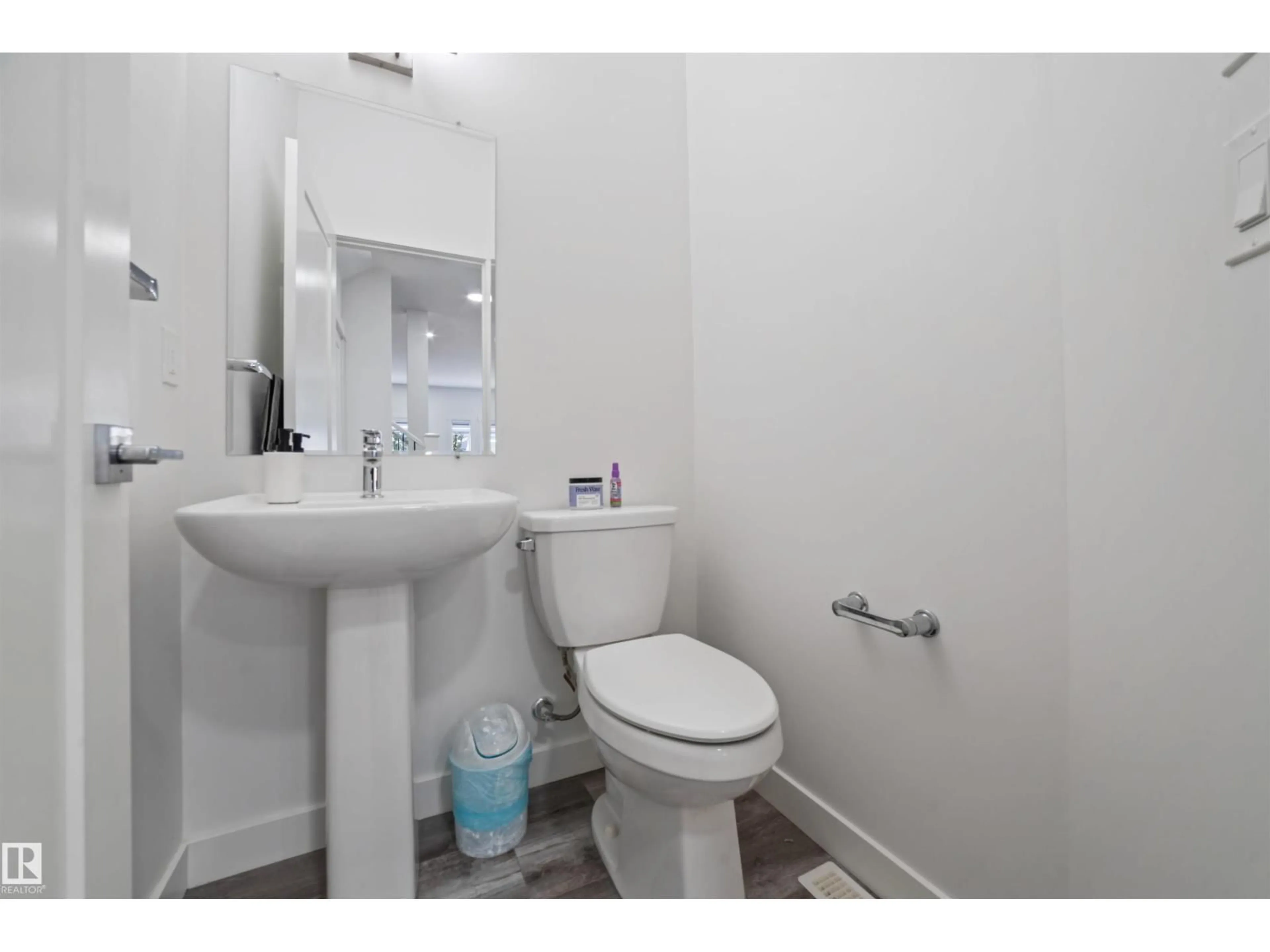 Standard bathroom, unknown for 2100 GRAYDON HILL CR, Edmonton Alberta T6W4K6