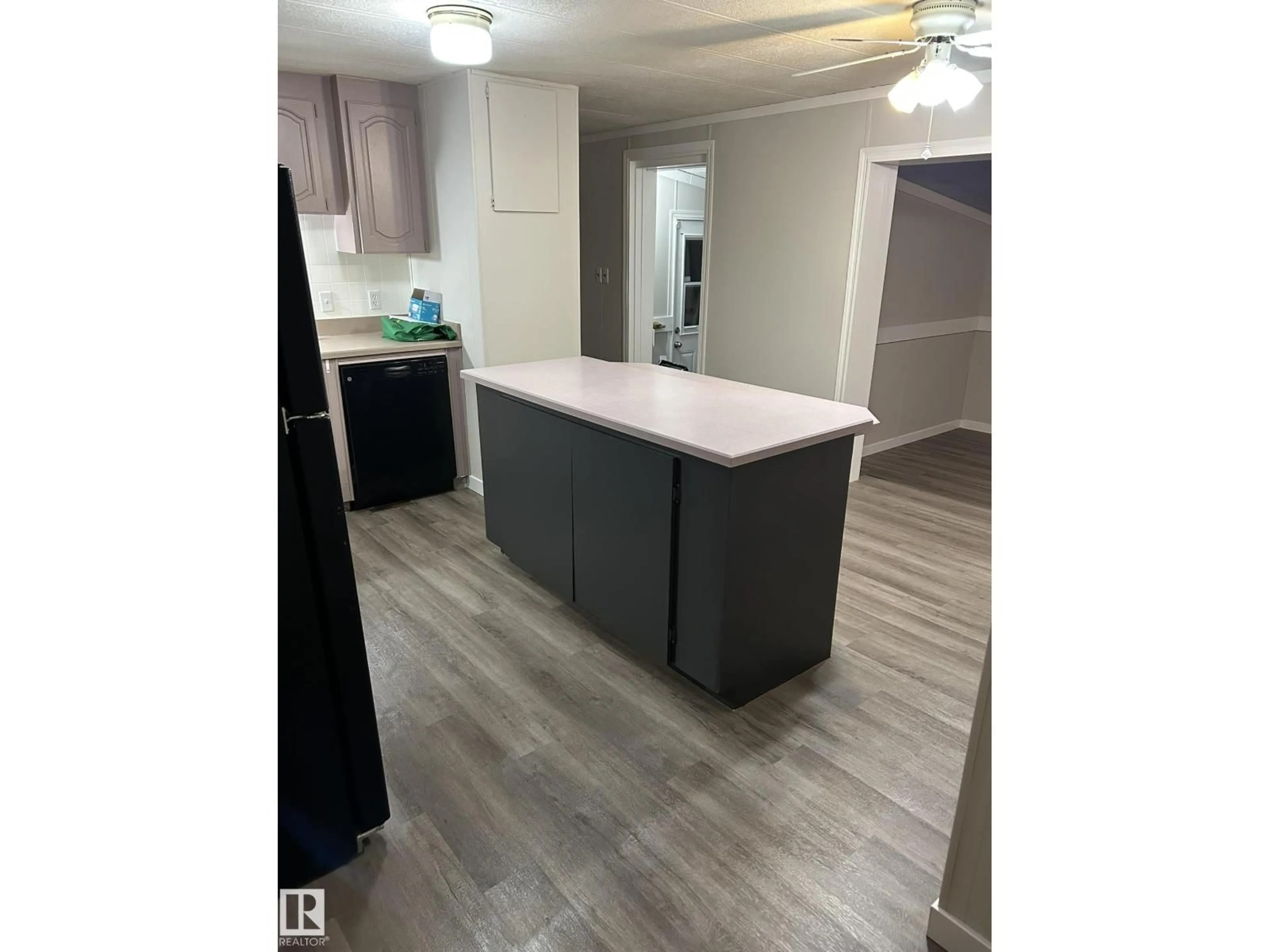 Open concept kitchen, unknown for #47 - 4204 47 ST, Wetaskiwin Alberta T9A2H5