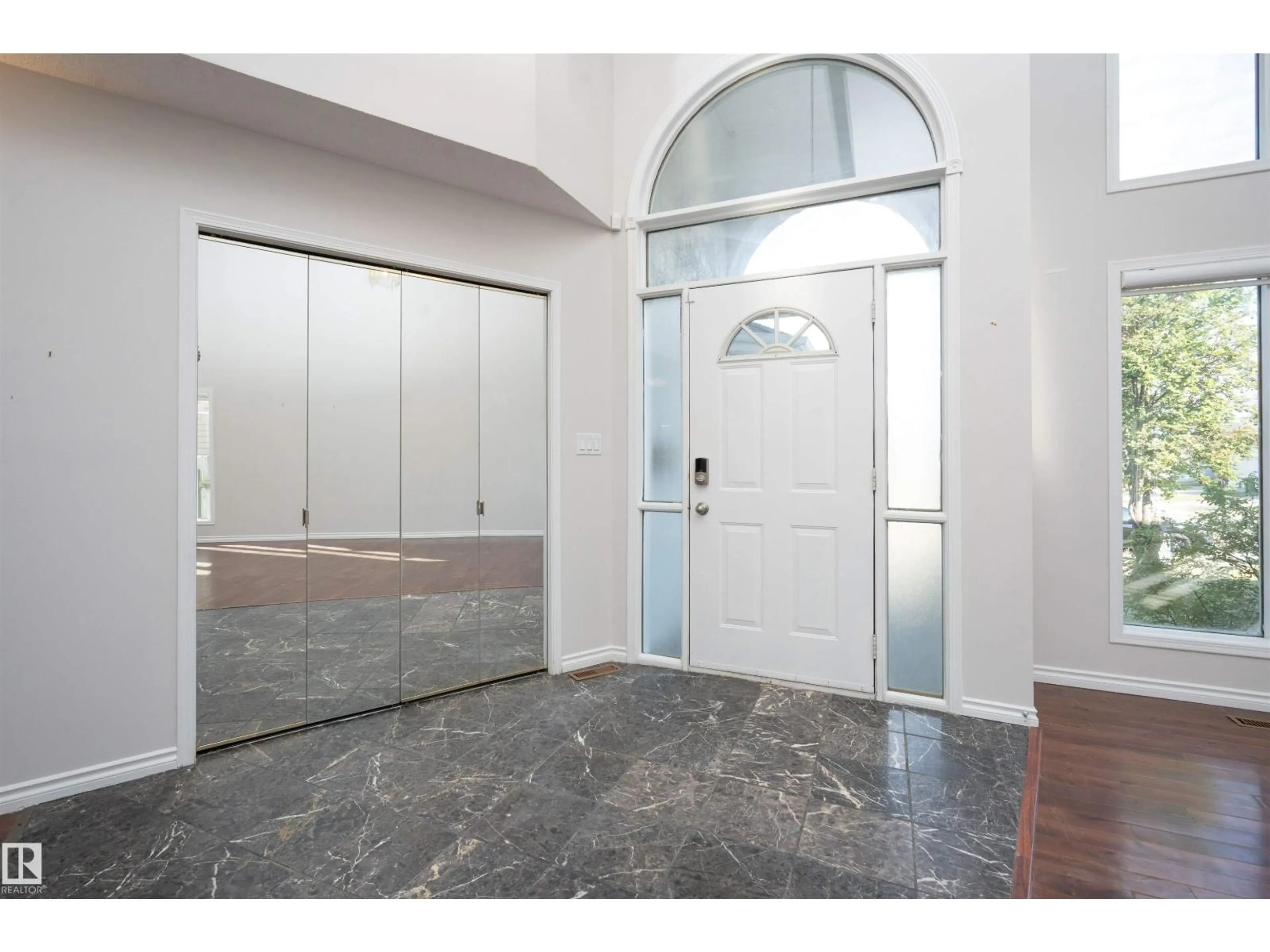 Indoor foyer for 3203 145 AV, Edmonton Alberta T5Y2E9