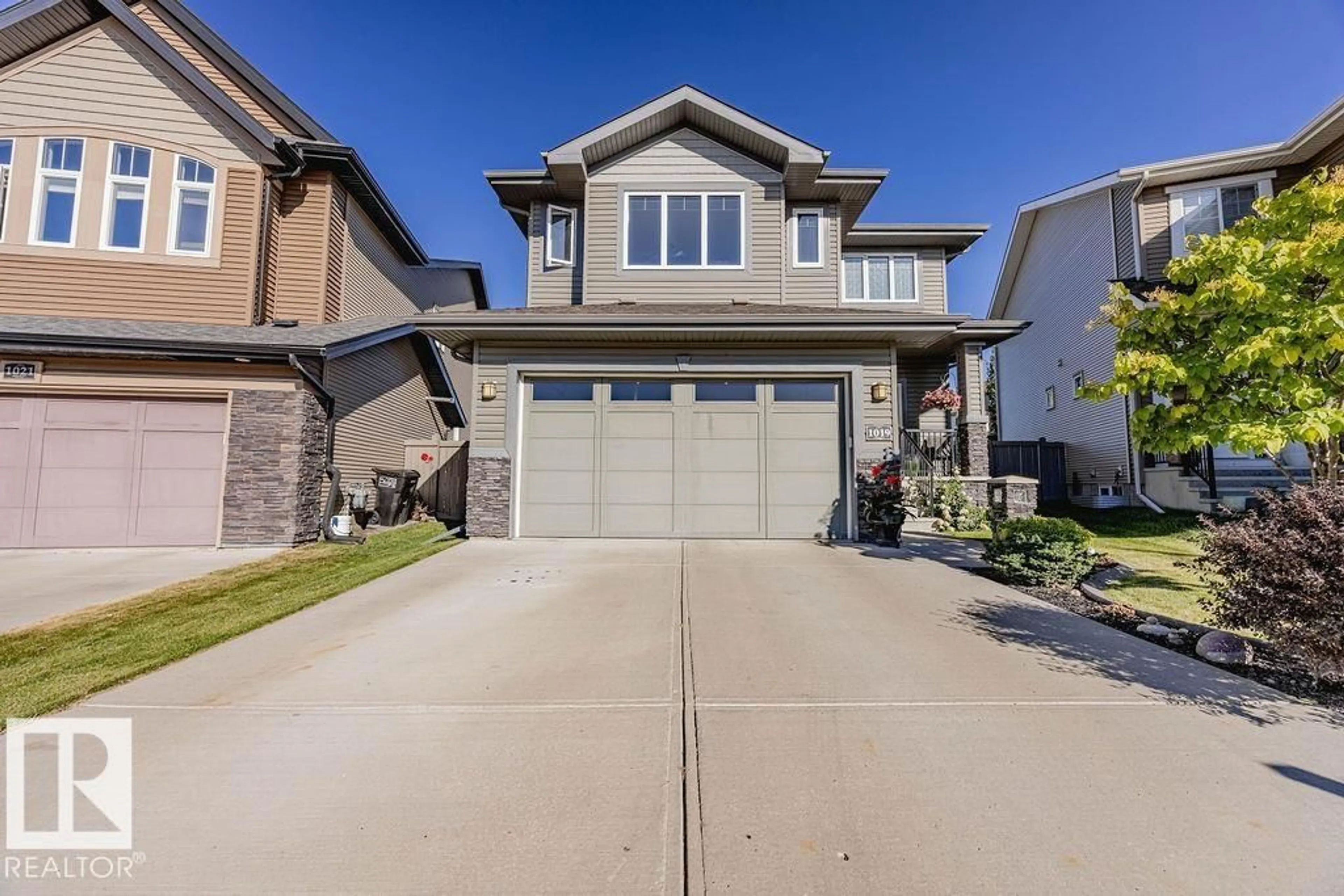 Home with vinyl exterior material, street for 1019 COOPERS HAWK LI, Edmonton Alberta T5S0H7