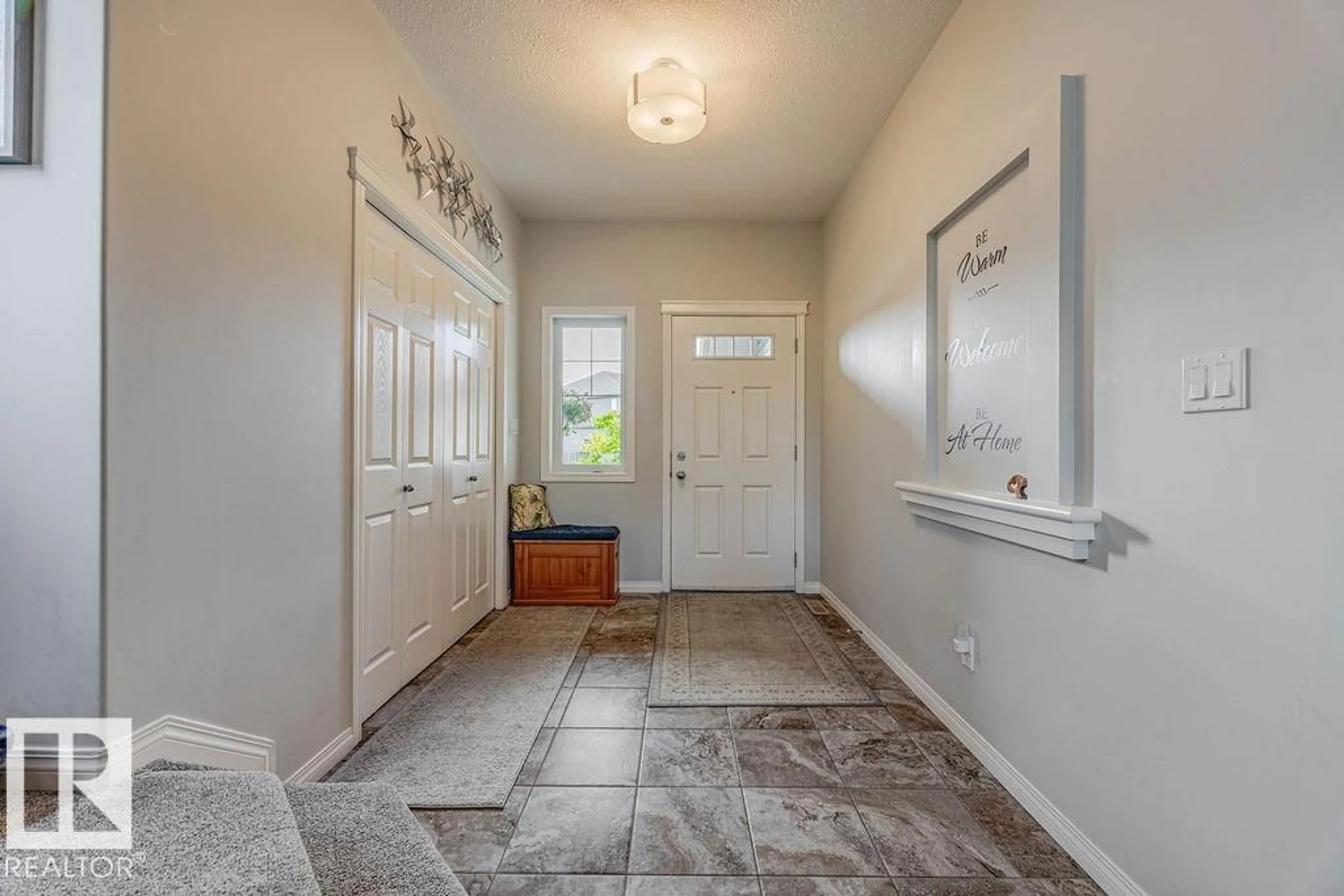 Indoor entryway for 1019 COOPERS HAWK LI, Edmonton Alberta T5S0H7