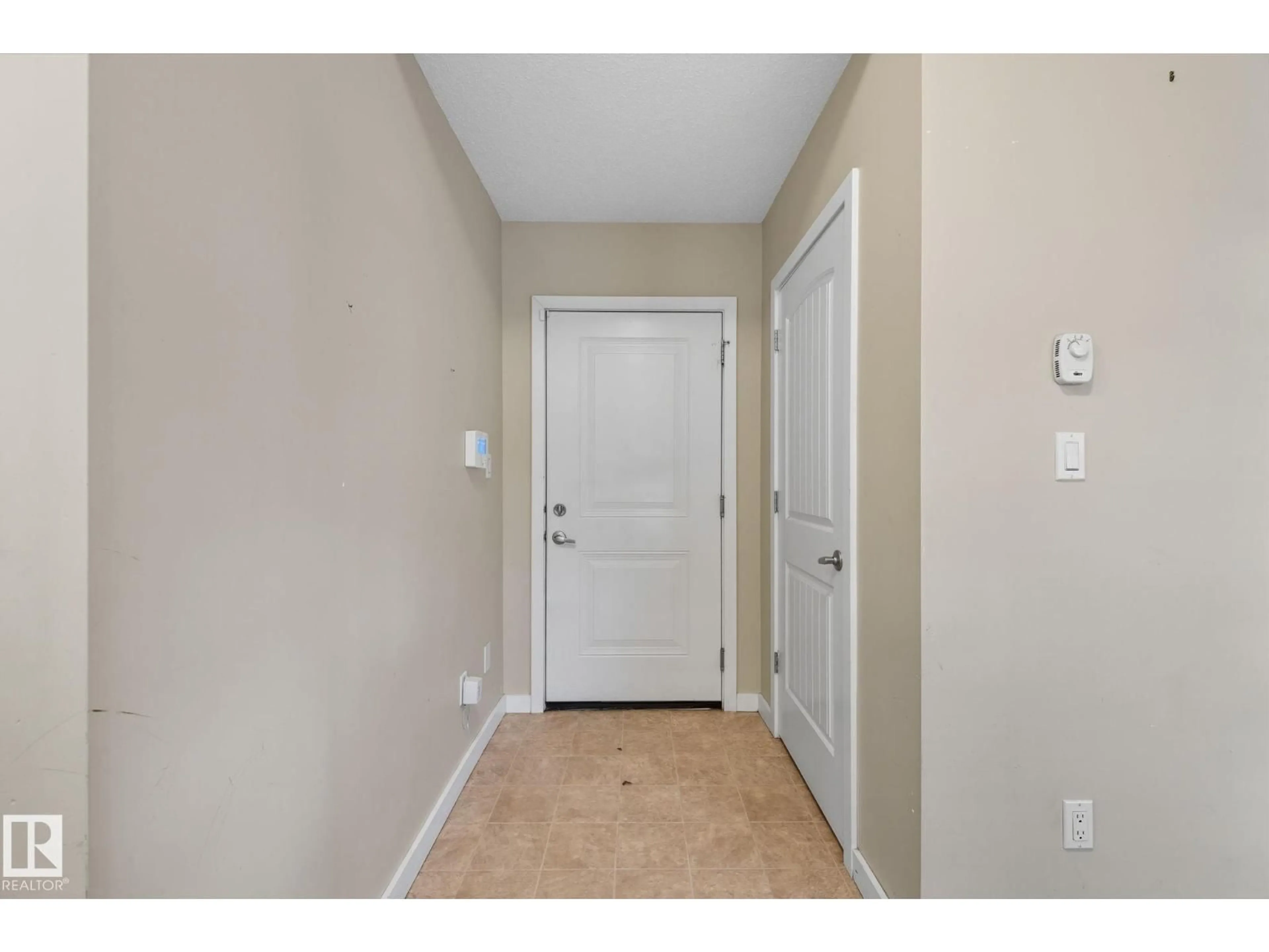 Indoor entryway for 655 - 29 WATT BOULEVARD, Edmonton Alberta T6X0Y2