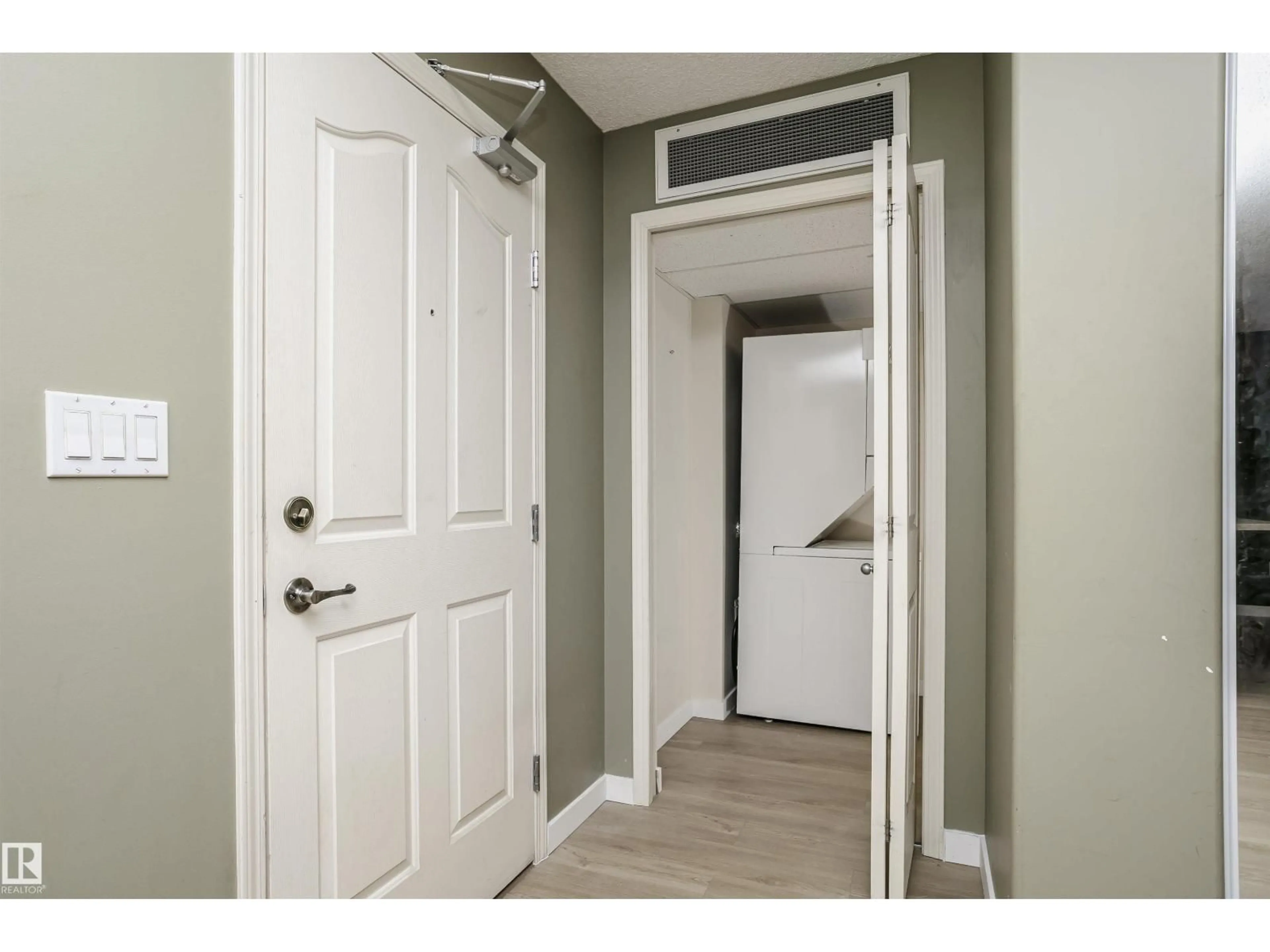 Indoor entryway for 204 - 204 279 SUDER GREENS DR, Edmonton Alberta T5T6X6