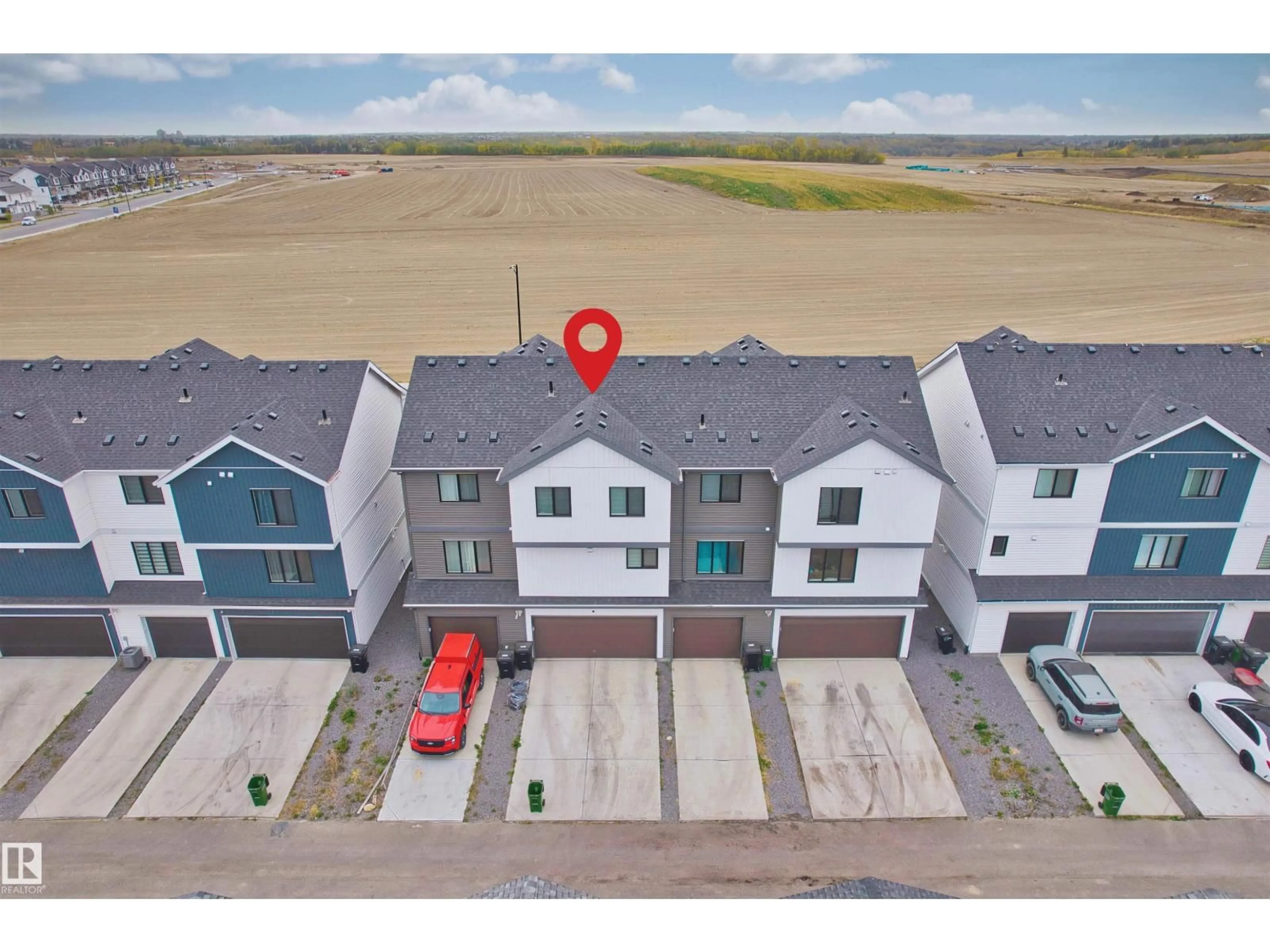 A pic from outside/outdoor area/front of a property/back of a property/a pic from drone, street for 5030 RIVER'S EDGE WY, Edmonton Alberta T6M1P9