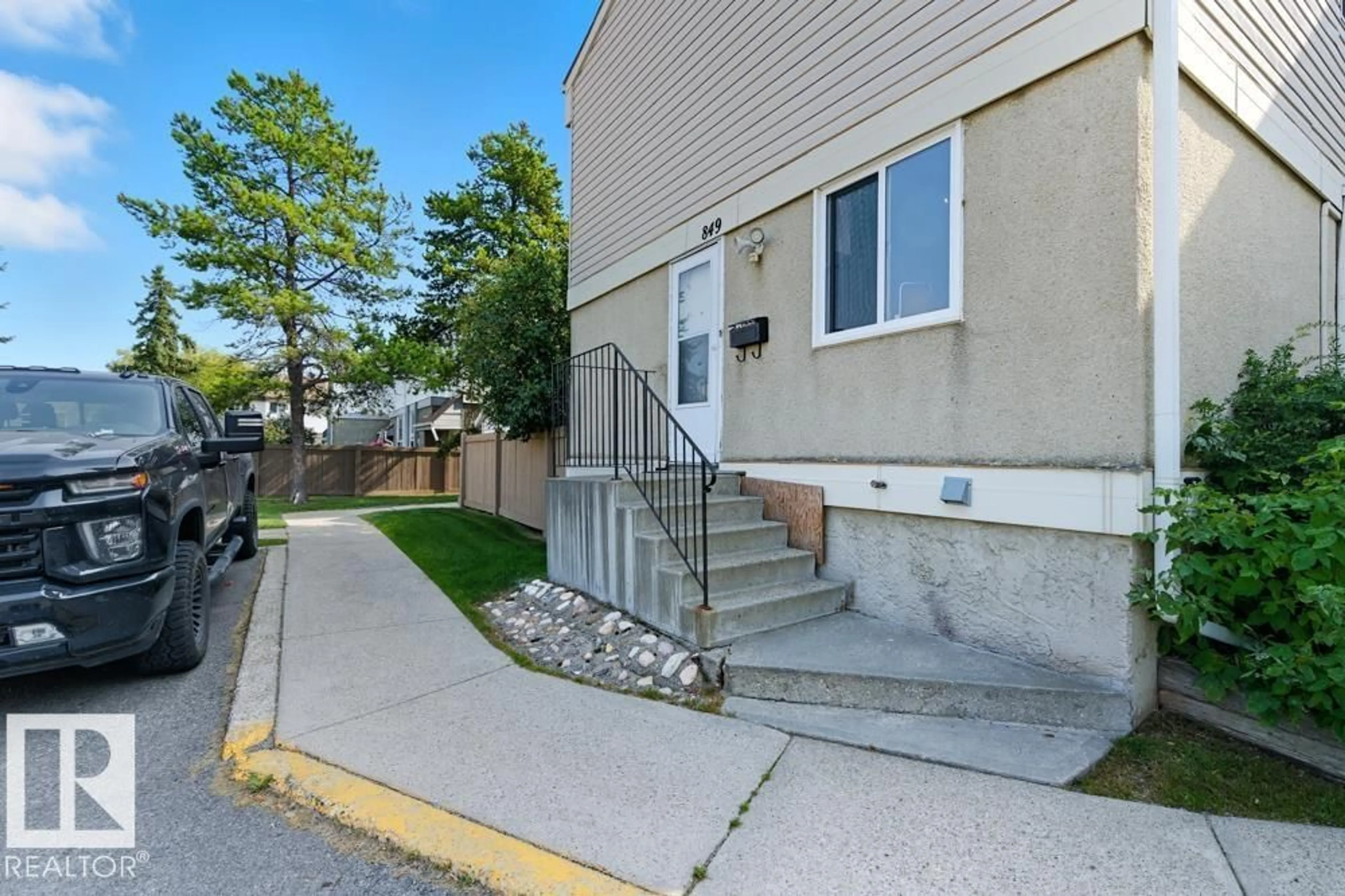 Patio, street for 849 ERIN PL, Edmonton Alberta T5T1M6
