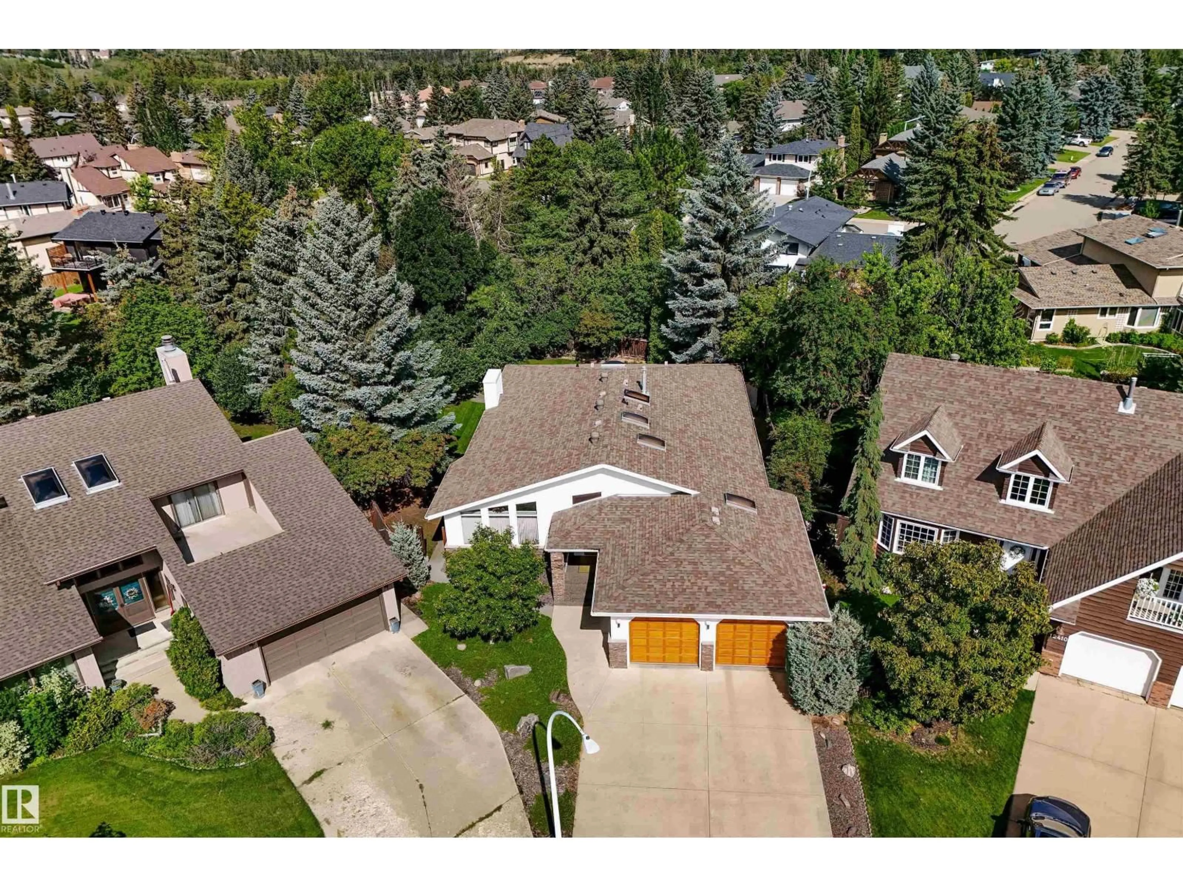 A pic from outside/outdoor area/front of a property/back of a property/a pic from drone, street for NW - 12412 28 AV, Edmonton Alberta T6J4E4