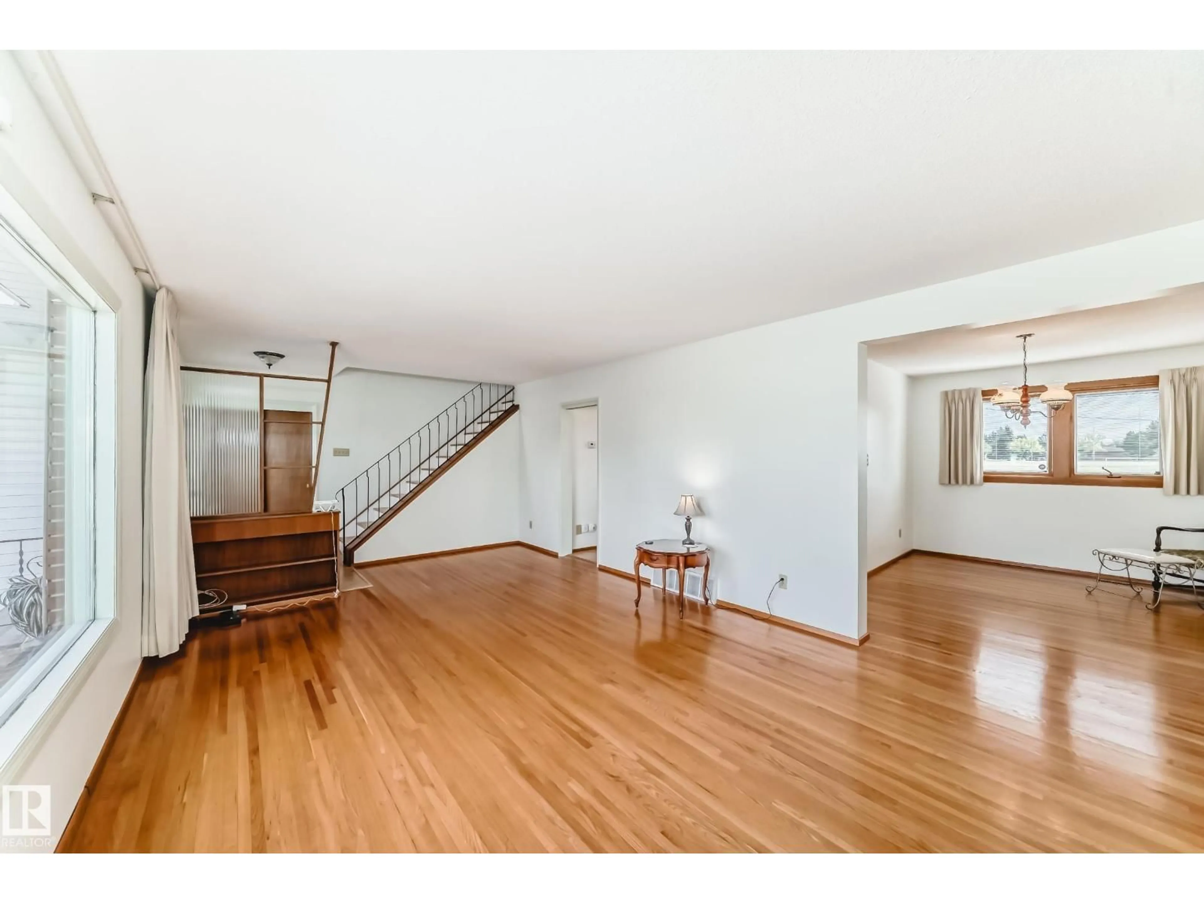 Indoor foyer for 4603 116A ST NW, Edmonton Alberta T6H3R3