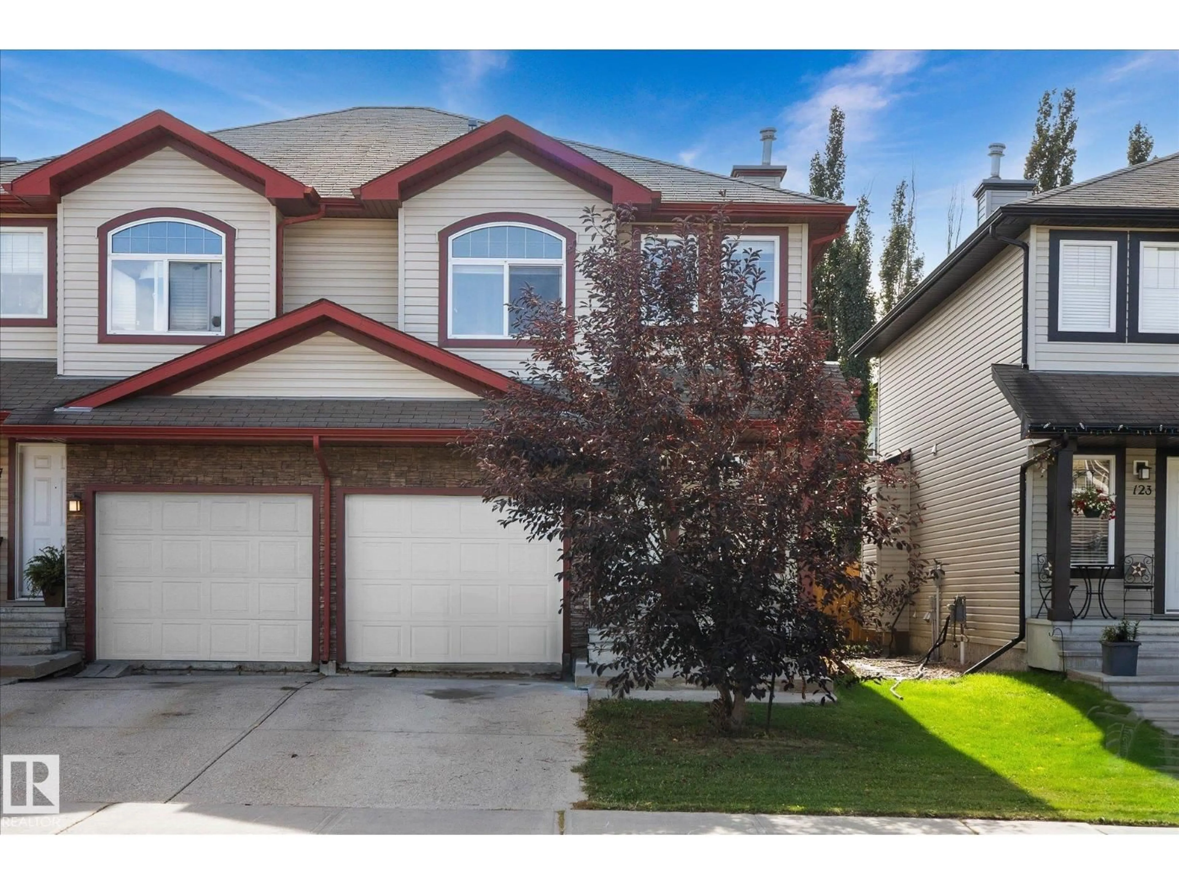 Home with vinyl exterior material, street for 125 MERIDIAN LO, Stony Plain Alberta T7Z0B7