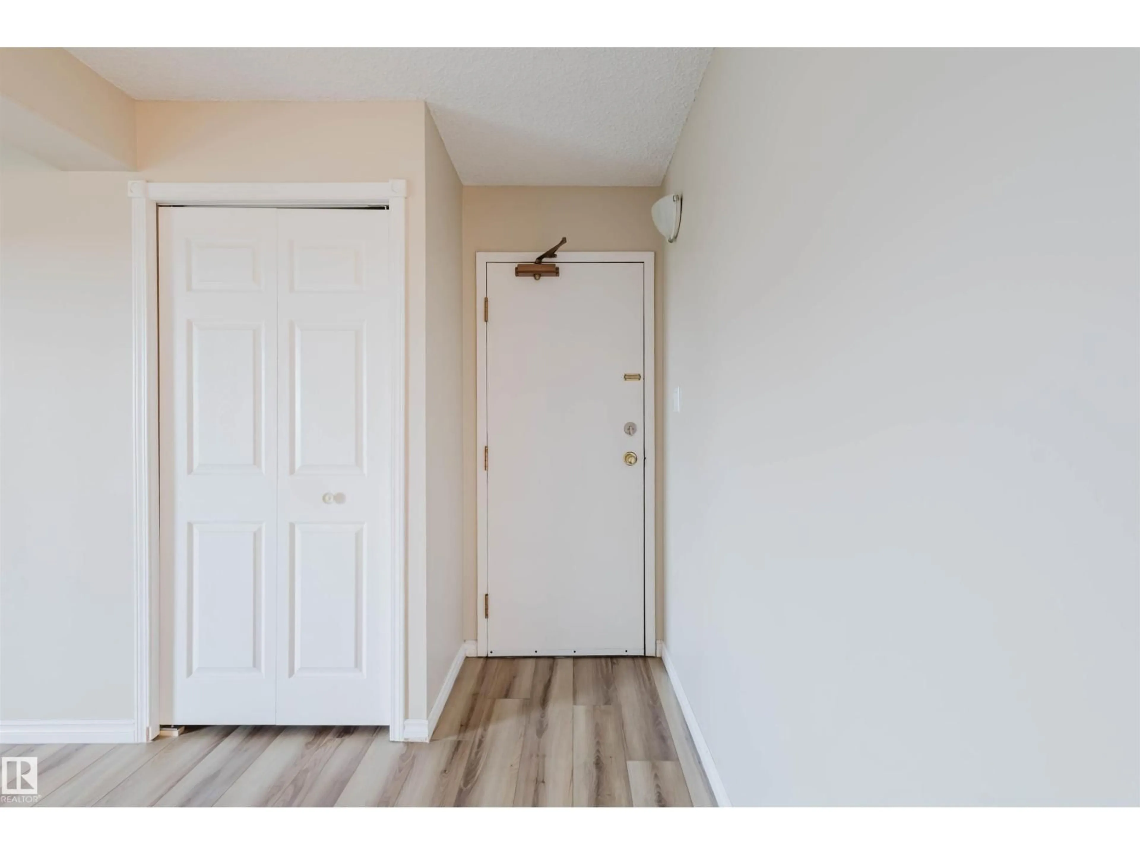 Indoor entryway for 9044 TUDOR GL, St. Albert Alberta T8N3V4