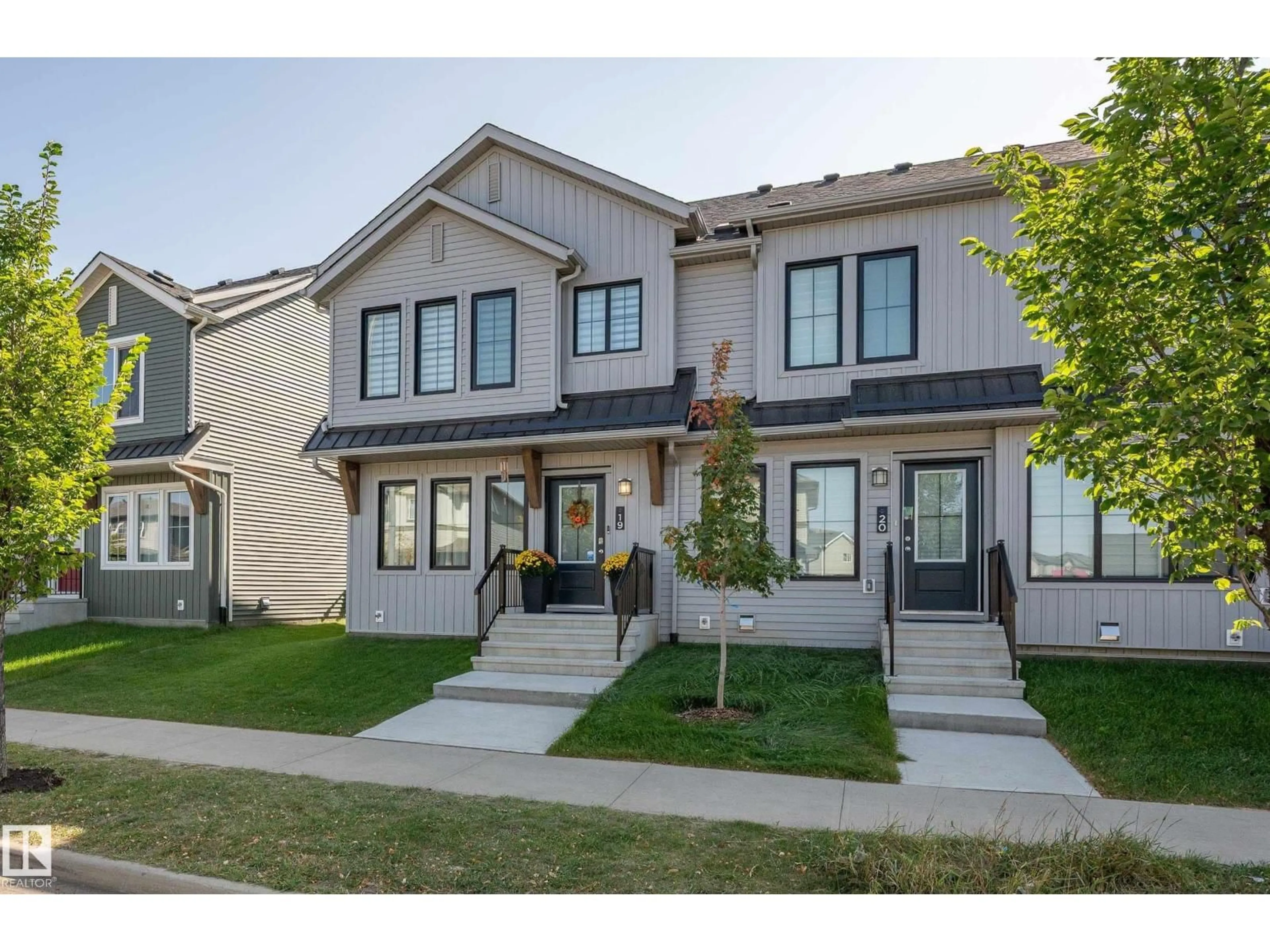 Home with vinyl exterior material, street for 525 - 19 SECORD BOULEVARD, Edmonton Alberta T5T7V3