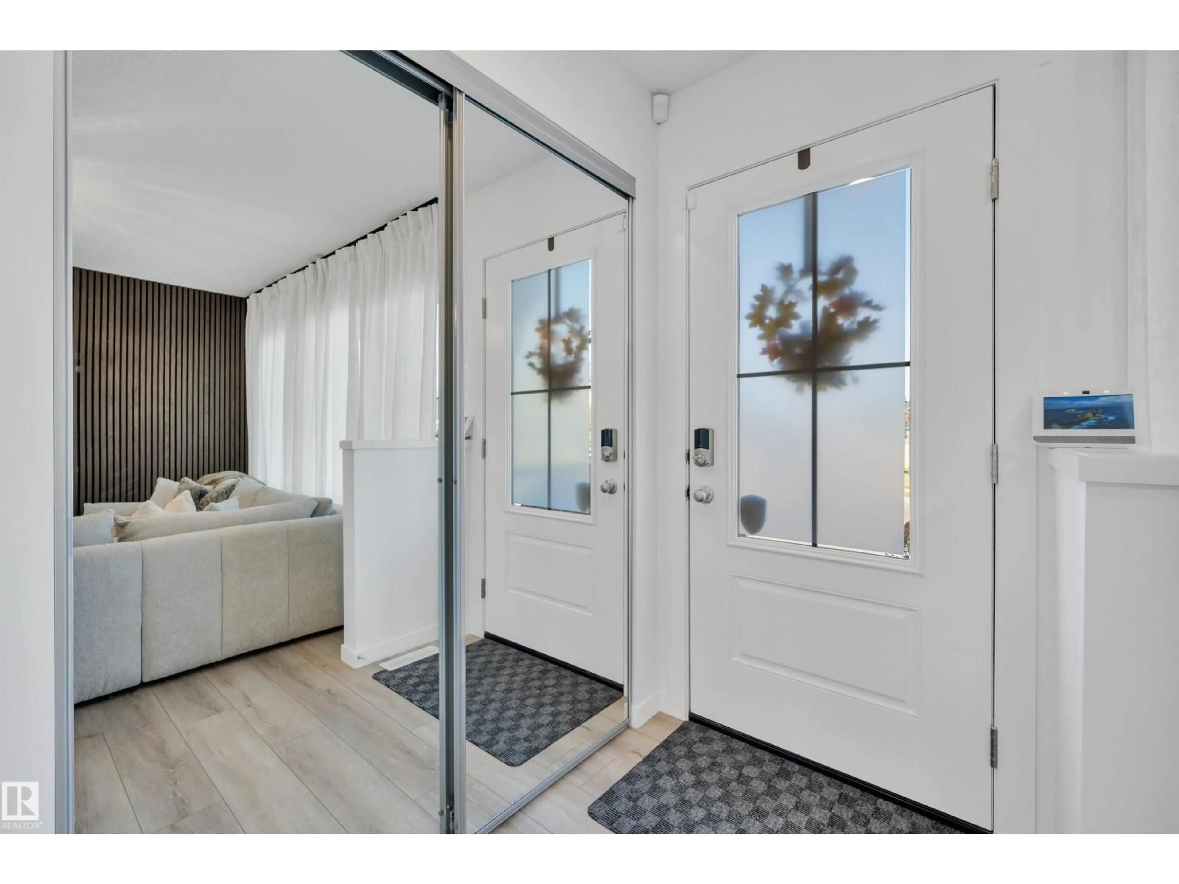 Indoor entryway for 525 - 19 SECORD BOULEVARD, Edmonton Alberta T5T7V3