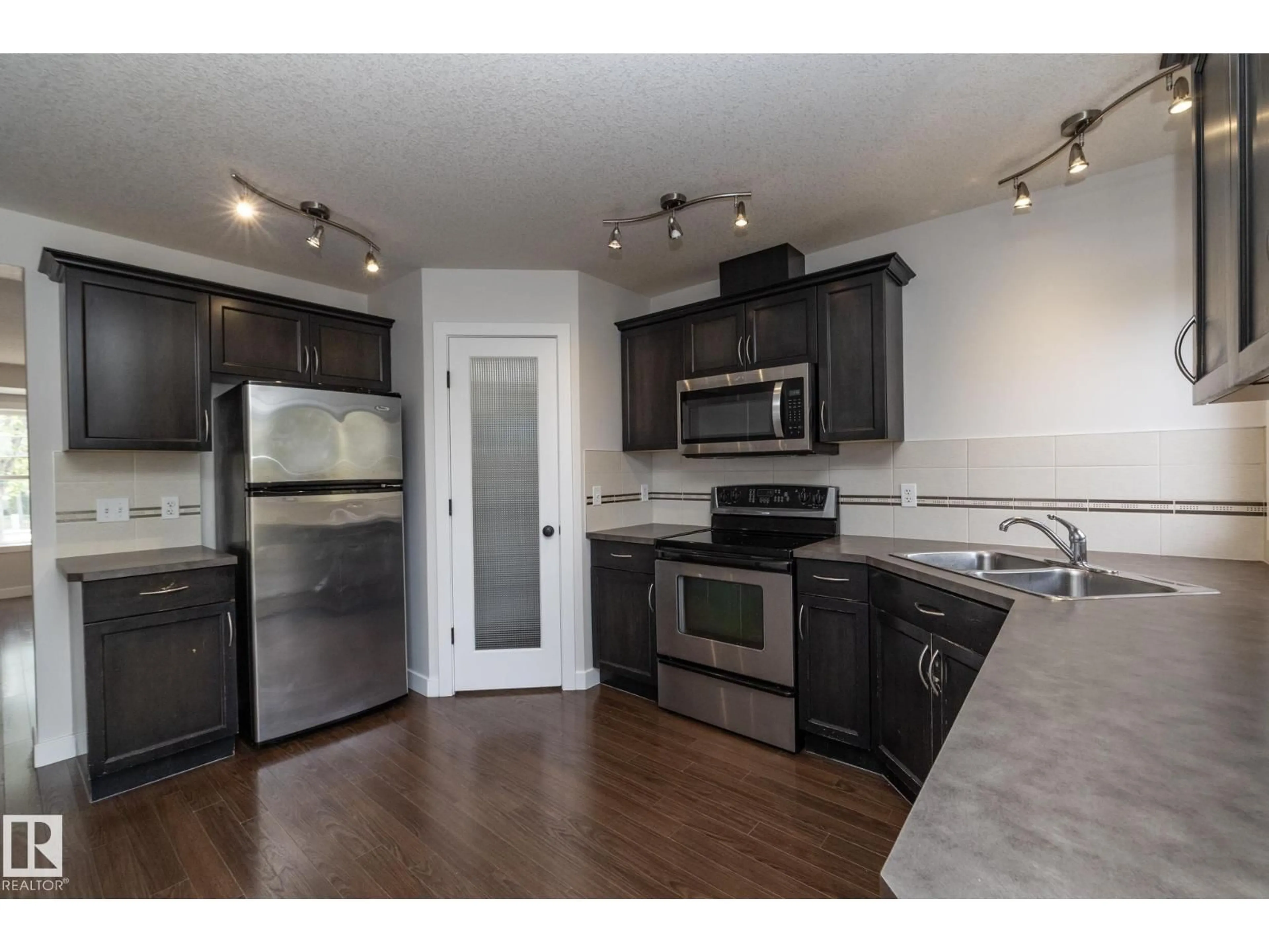 Open concept kitchen, wood/laminate floor for 197 BIRCHWOOD CL, Devon Alberta T9G0A5