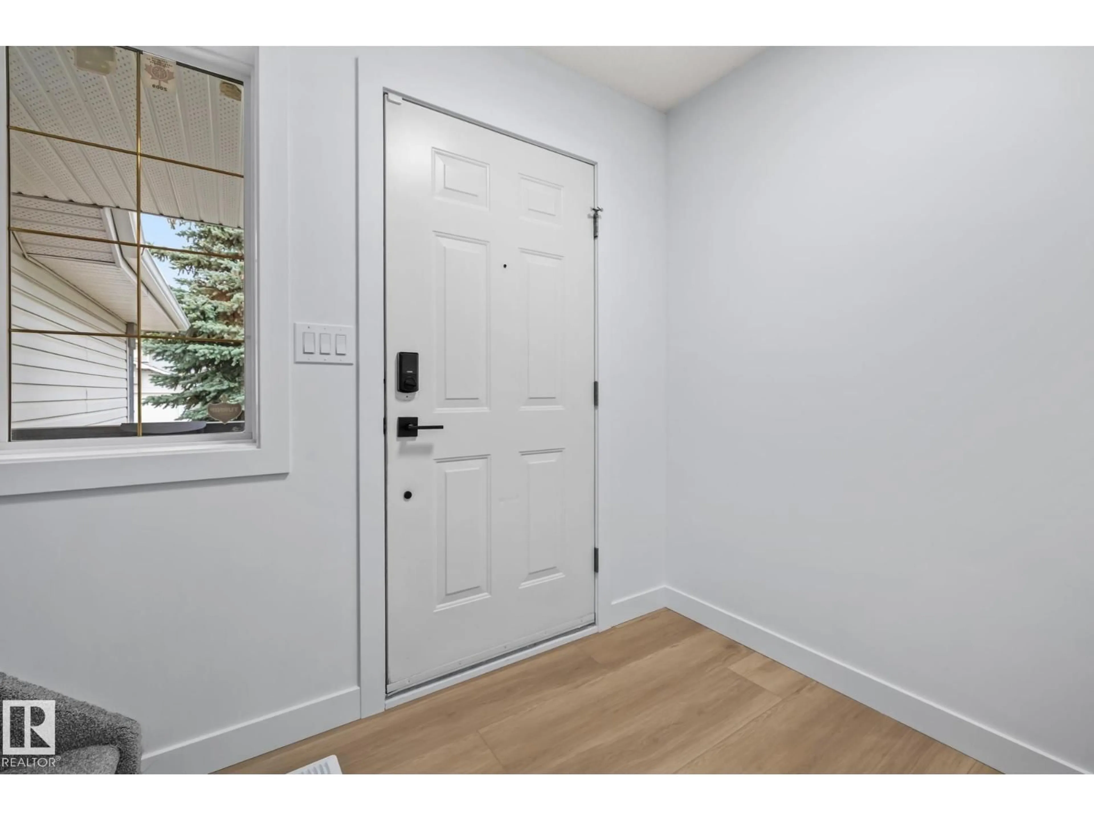 Indoor entryway for 209 BANCROFT CL, Edmonton Alberta T5T6B5