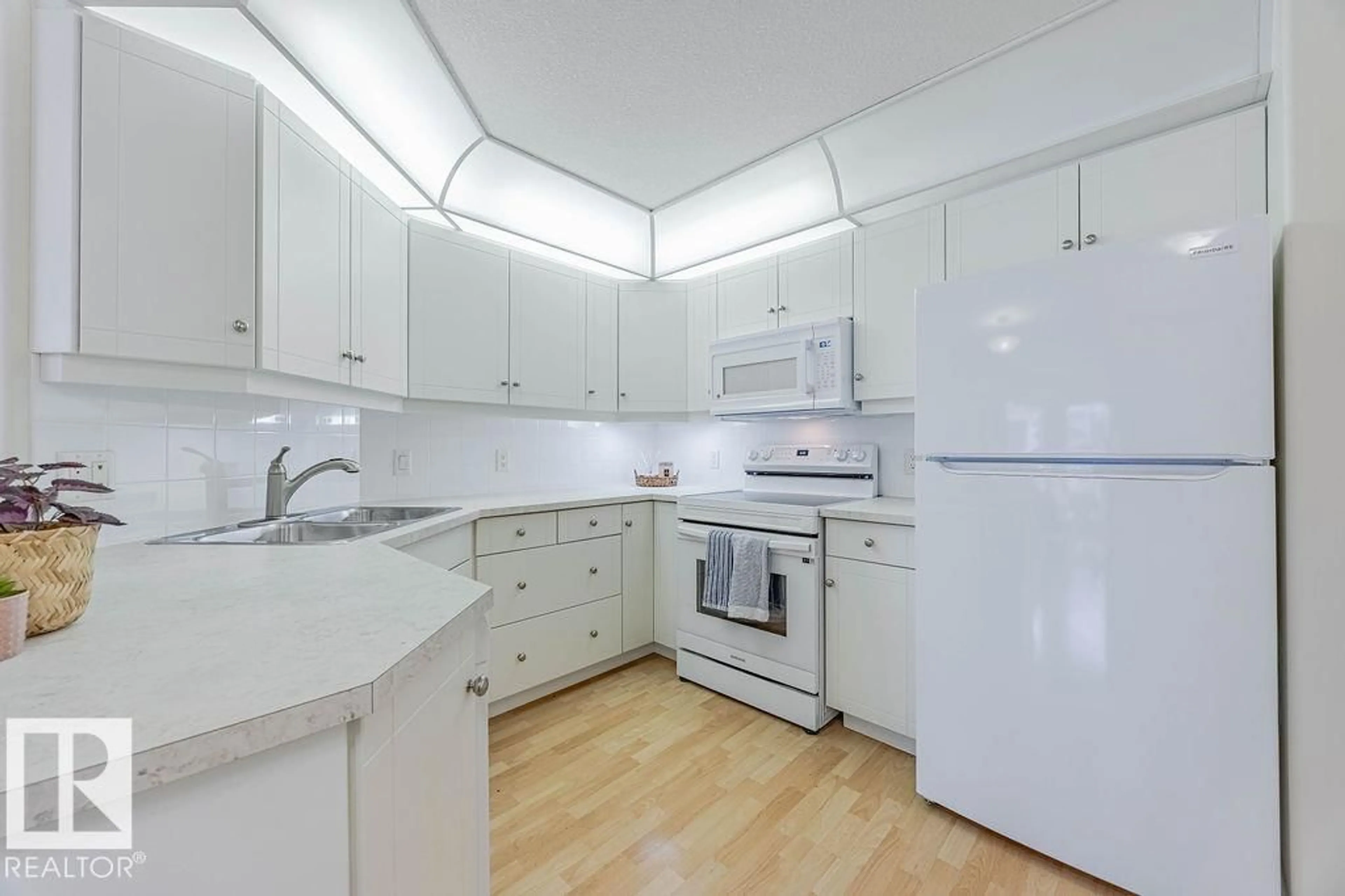Standard kitchen, unknown for #102 - 9008 99 AV, Edmonton Alberta T5H4M6