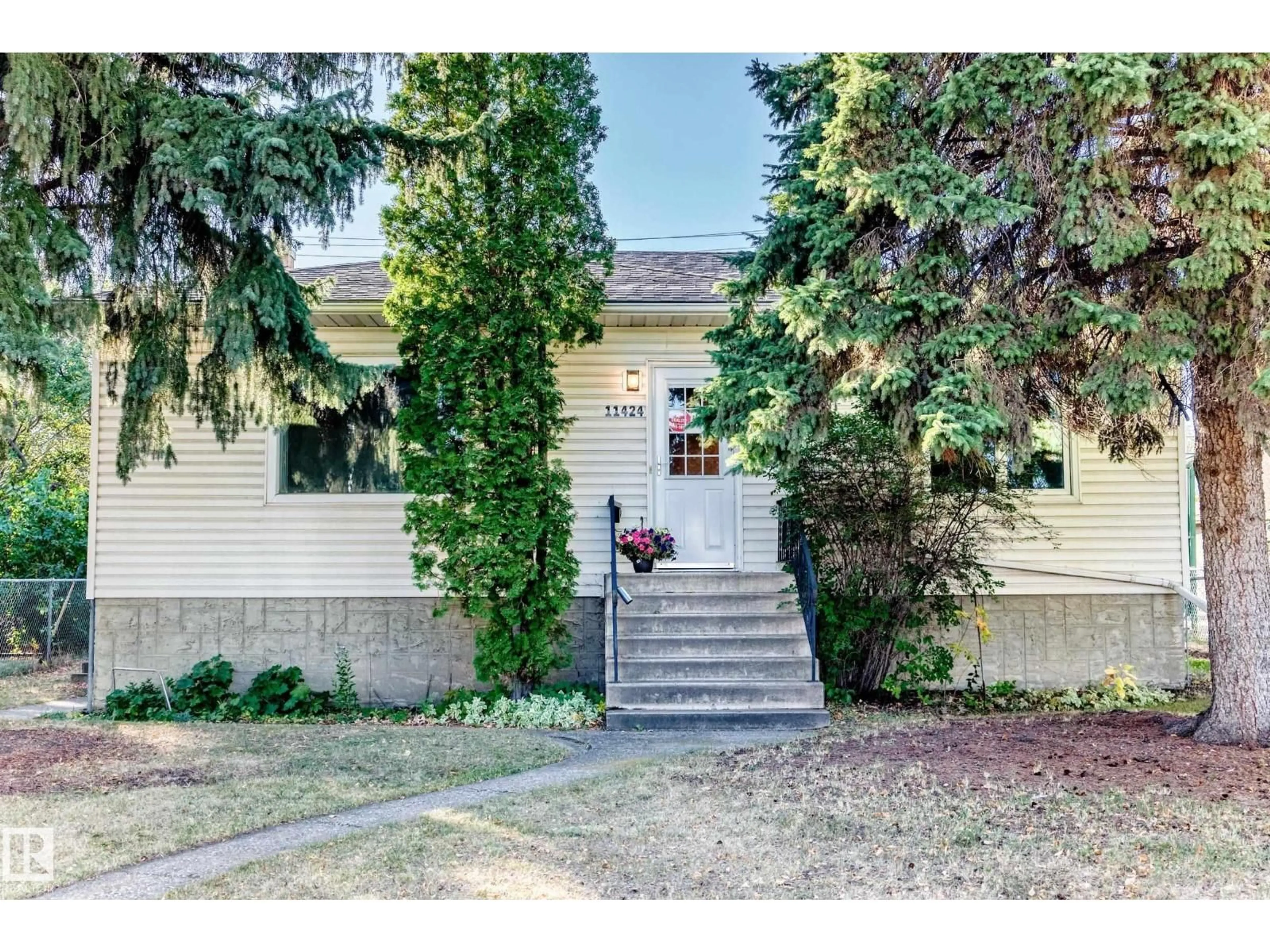Unknown for 11424 105 ST NW, Edmonton Alberta T5G2M8
