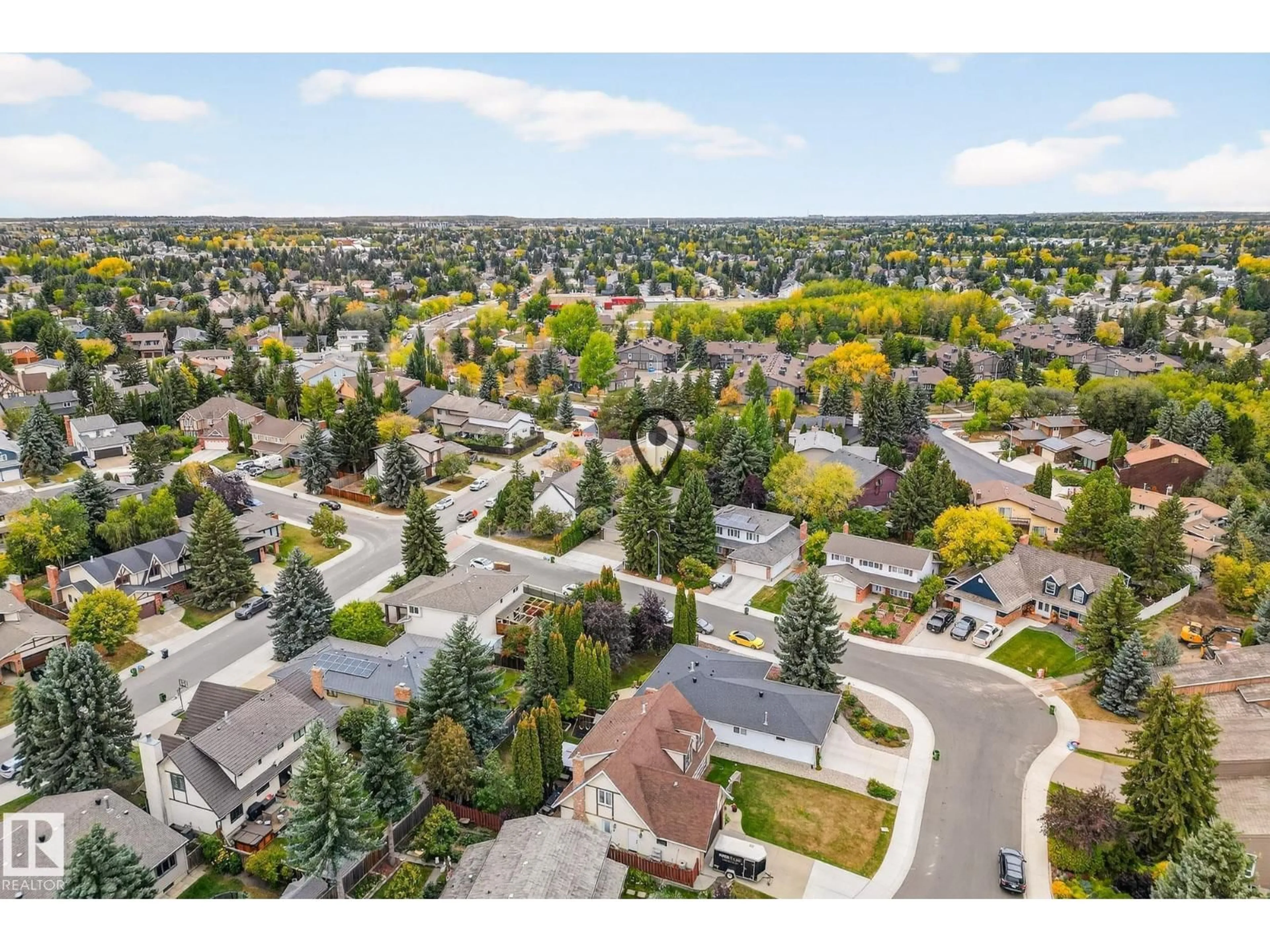 A pic from outside/outdoor area/front of a property/back of a property/a pic from drone, street for 316 LESSARD DR, Edmonton Alberta T6M1A6