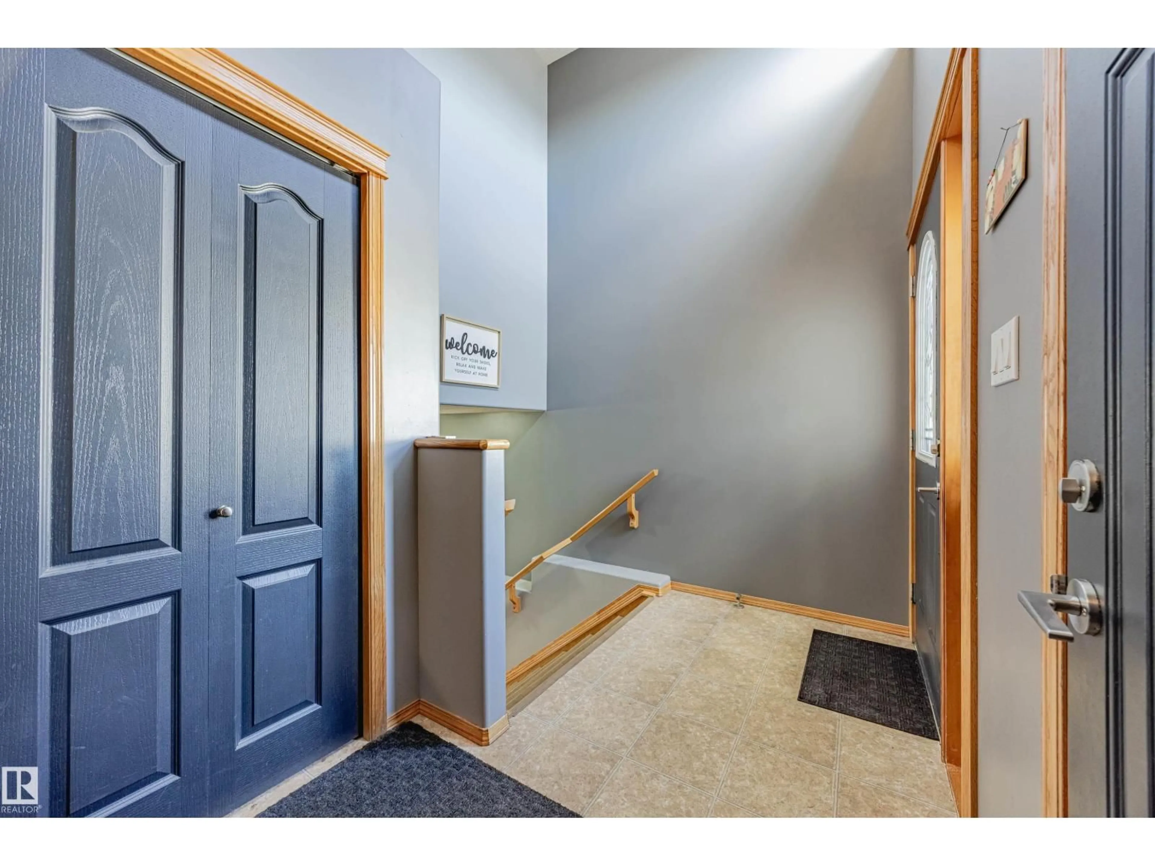 Indoor entryway for 664 KANANASKIS DR, Devon Alberta T9G2G8