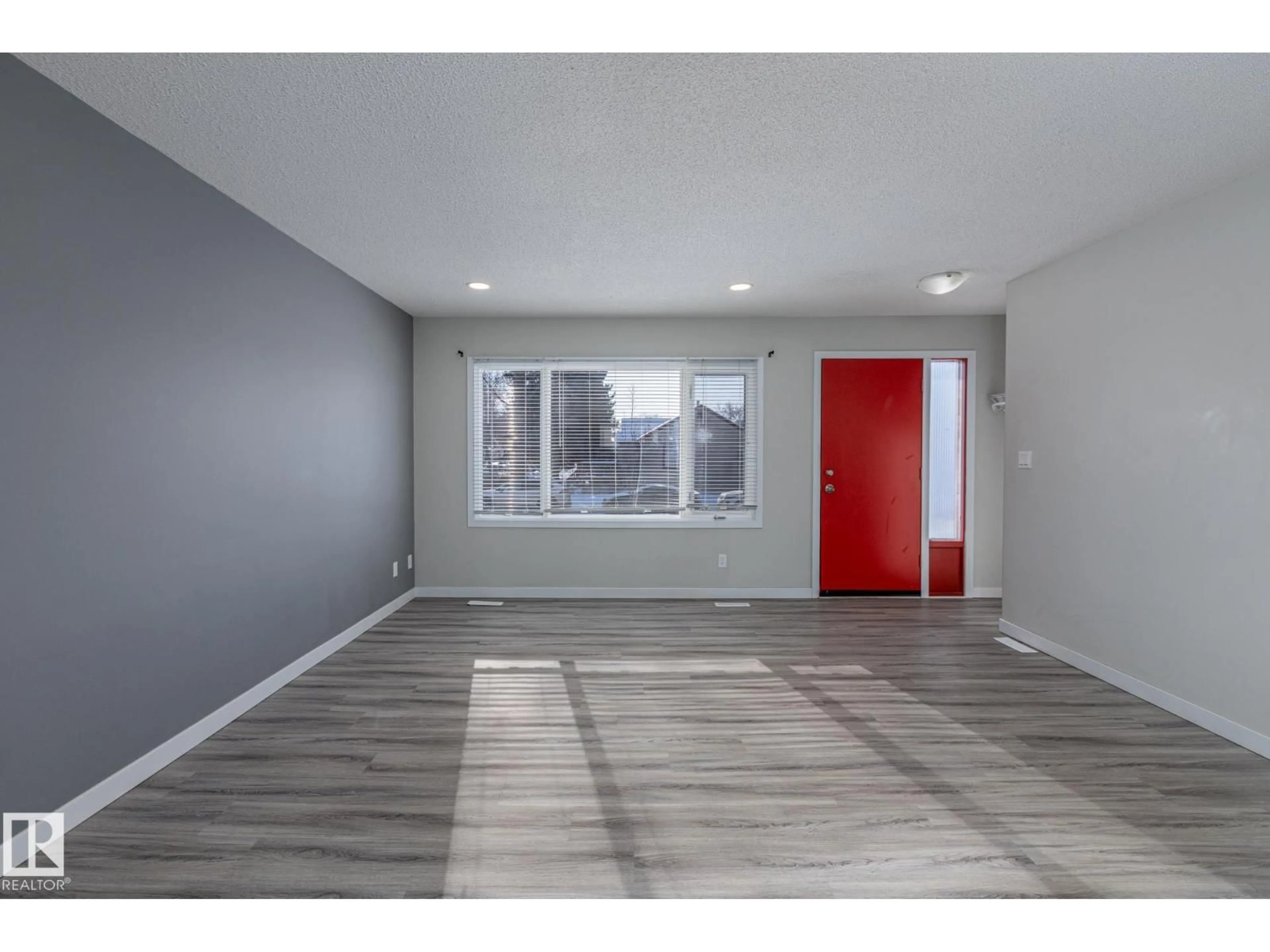 Unknown for 8504 121 AV, Edmonton Alberta T5B0Z2