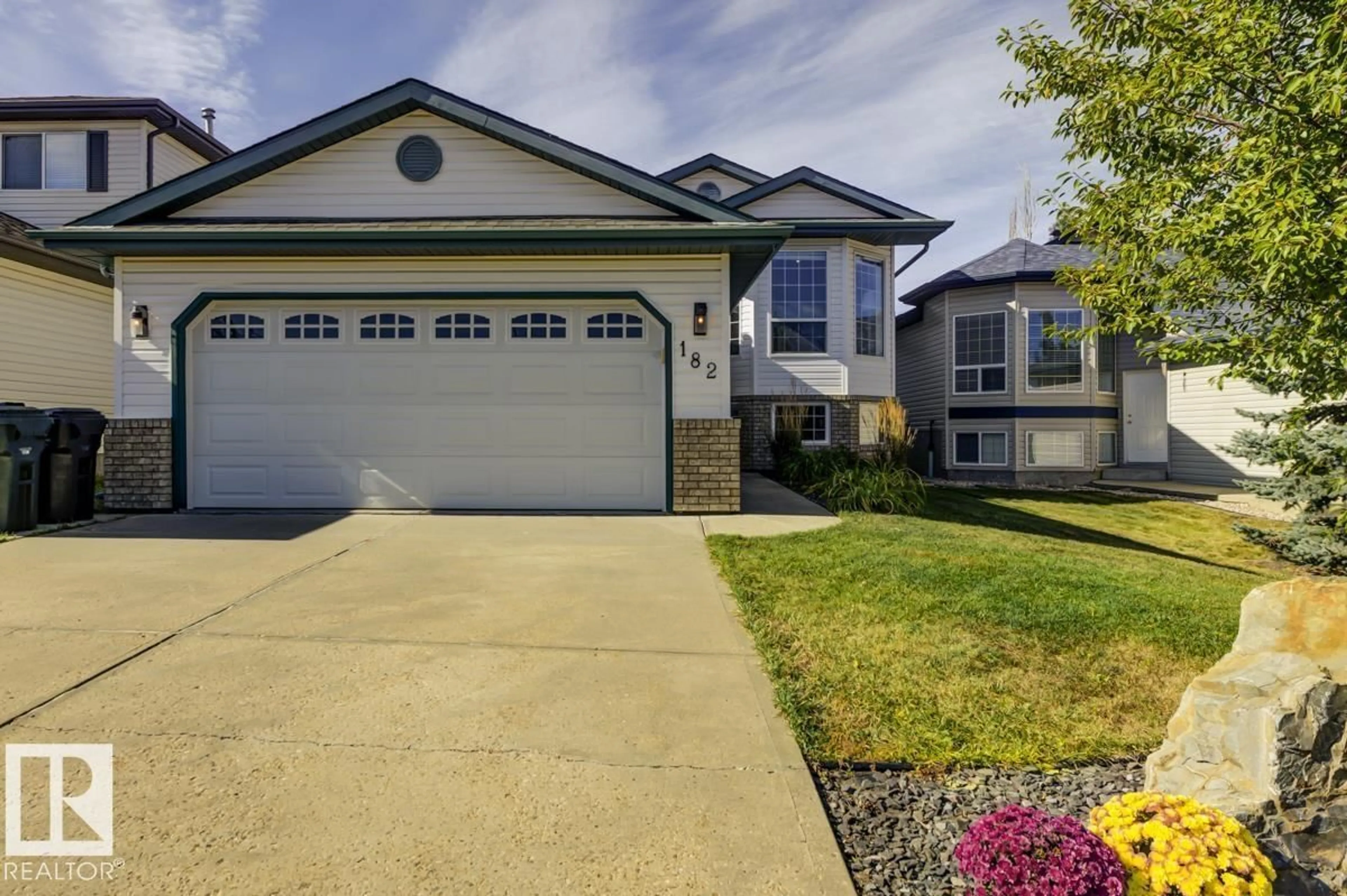 Home with vinyl exterior material, street for 182 FOXBORO LD, Sherwood Park Alberta T8A6C7