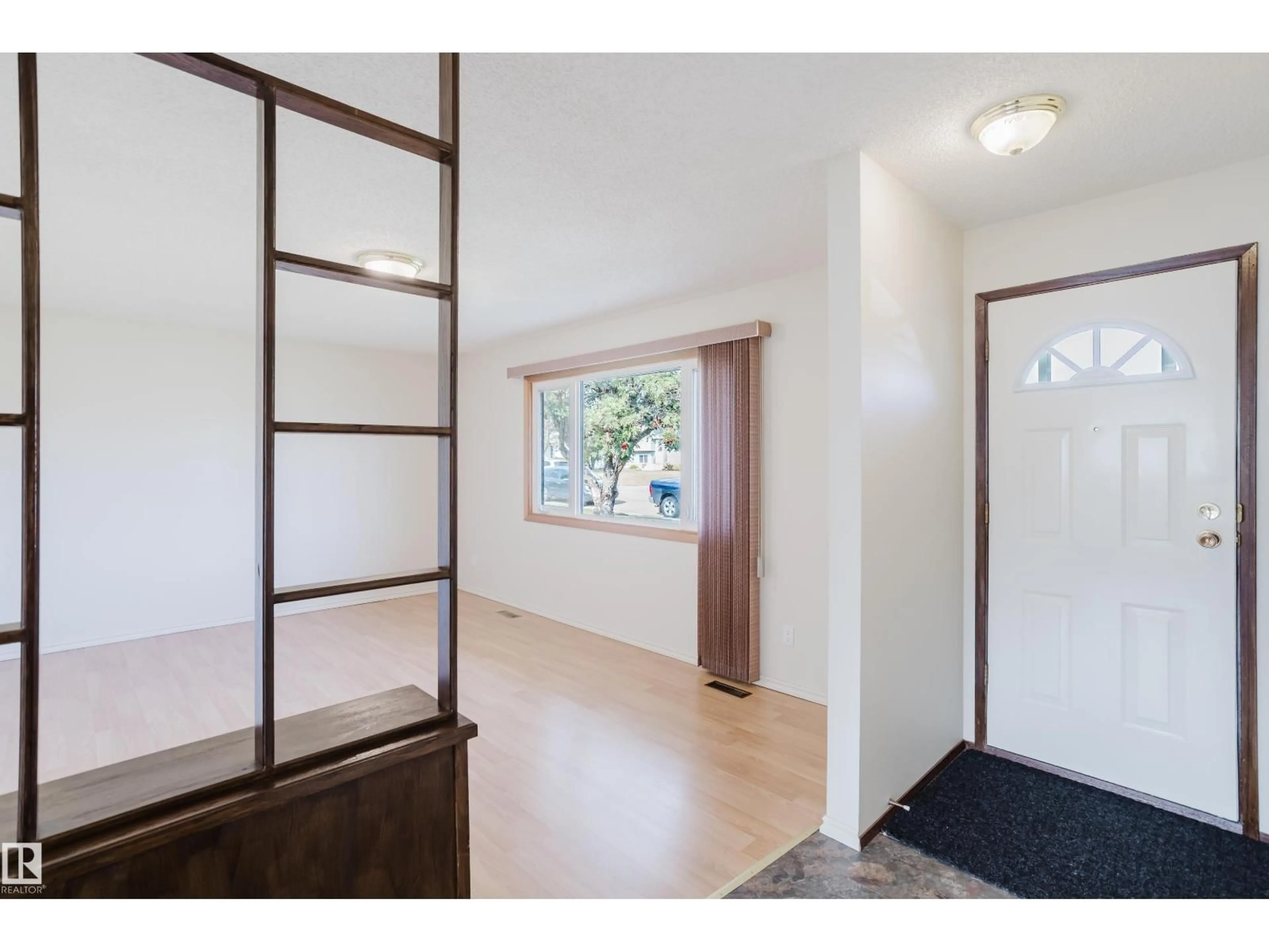 Indoor entryway for 75 WESTVIEW CR, Spruce Grove Alberta T7X1L3