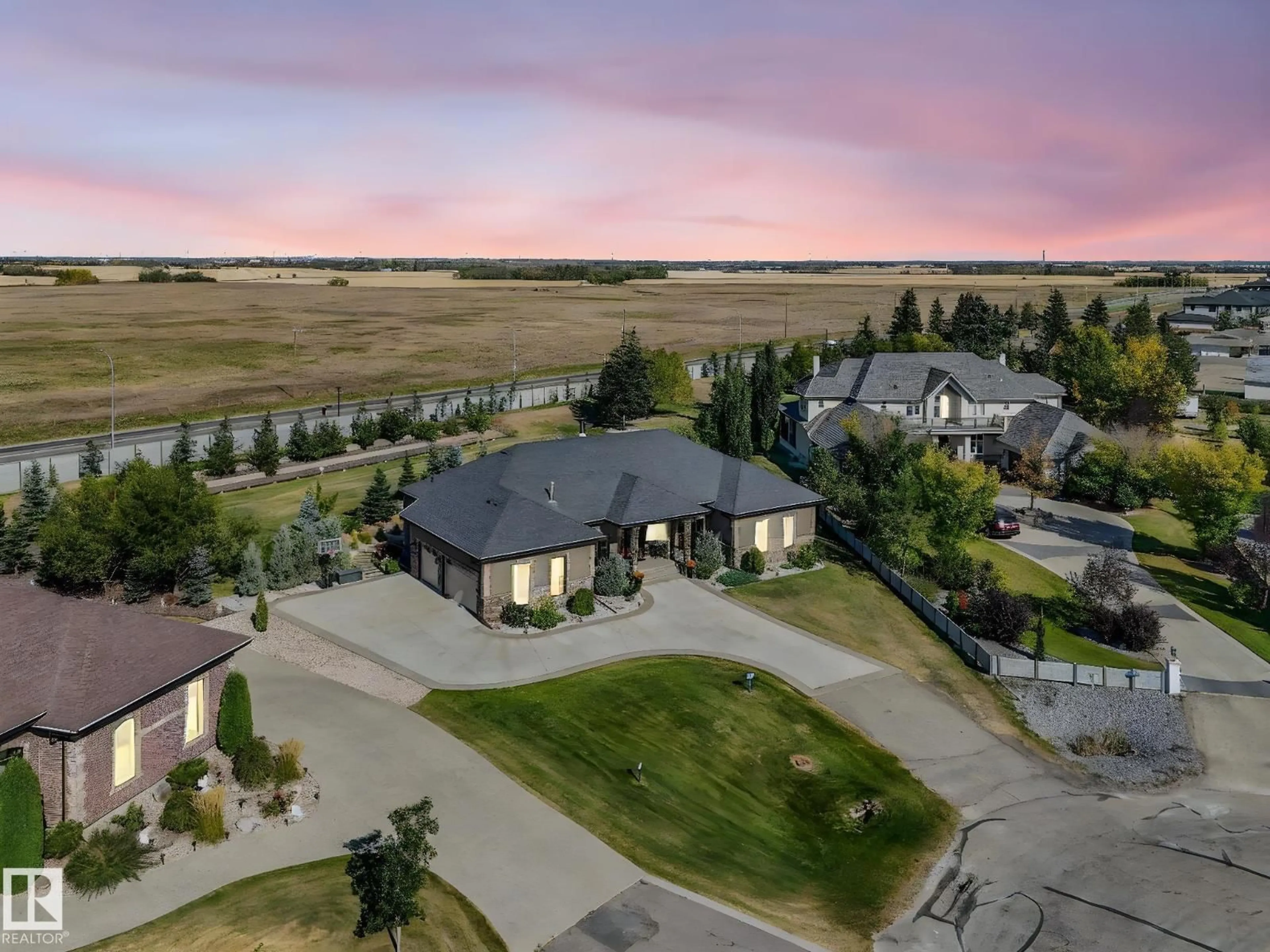 A pic from outside/outdoor area/front of a property/back of a property/a pic from drone, unknown for 1110 RGE ROAD 245, Rural Leduc County Alberta T4X0P5