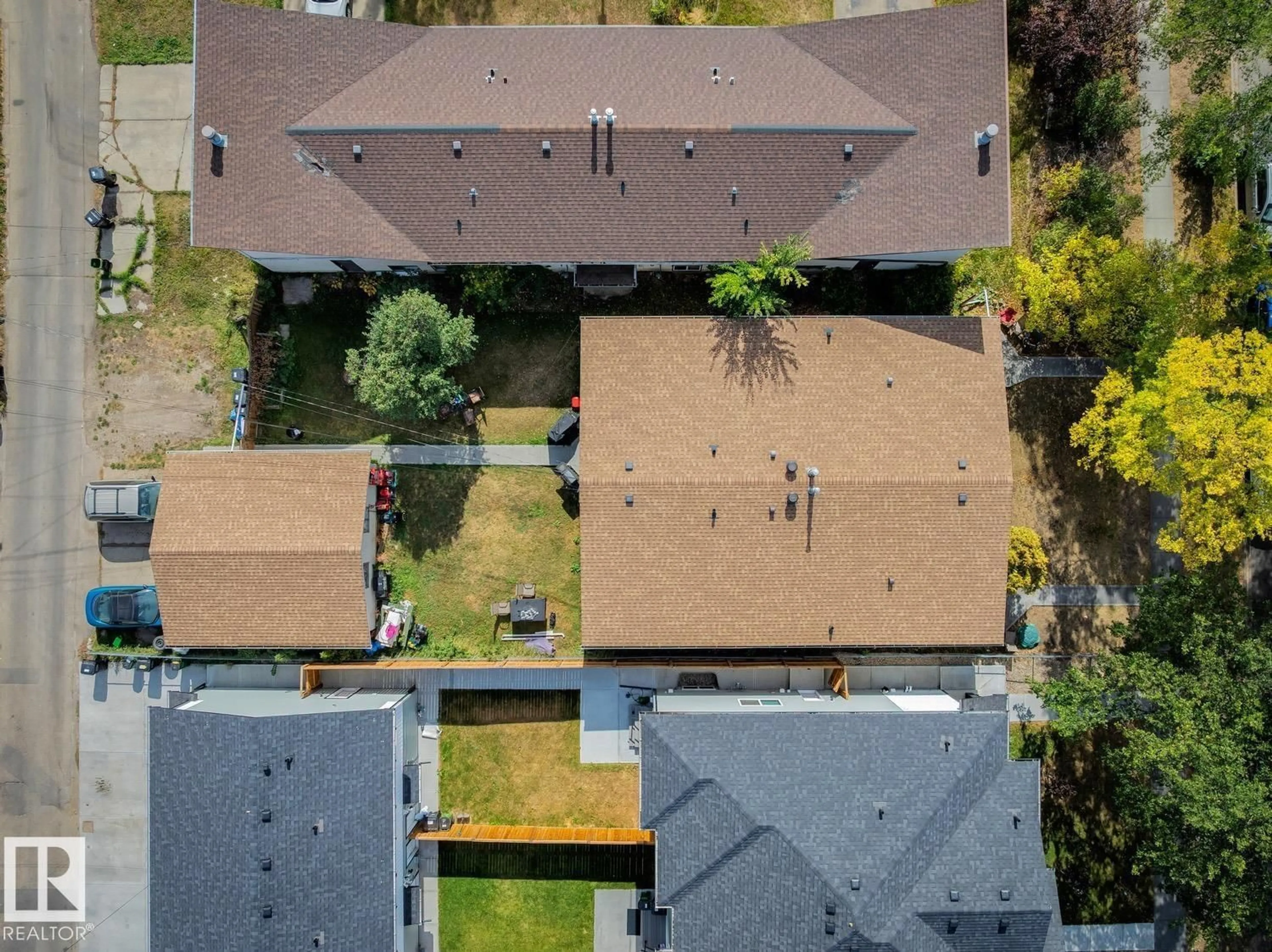 A pic from outside/outdoor area/front of a property/back of a property/a pic from drone, city buildings view from balcony for 12007/12009 103 ST, Edmonton Alberta T5G2J7
