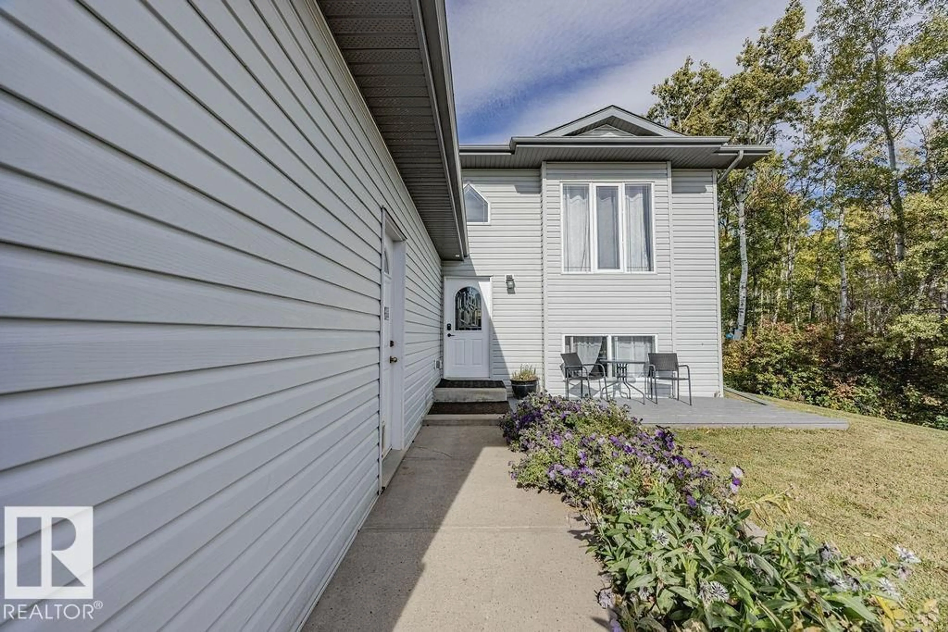 Home with vinyl exterior material, street for 53319 - 112 RGE ROAD 14, Rural Parkland County Alberta T7Y0C2