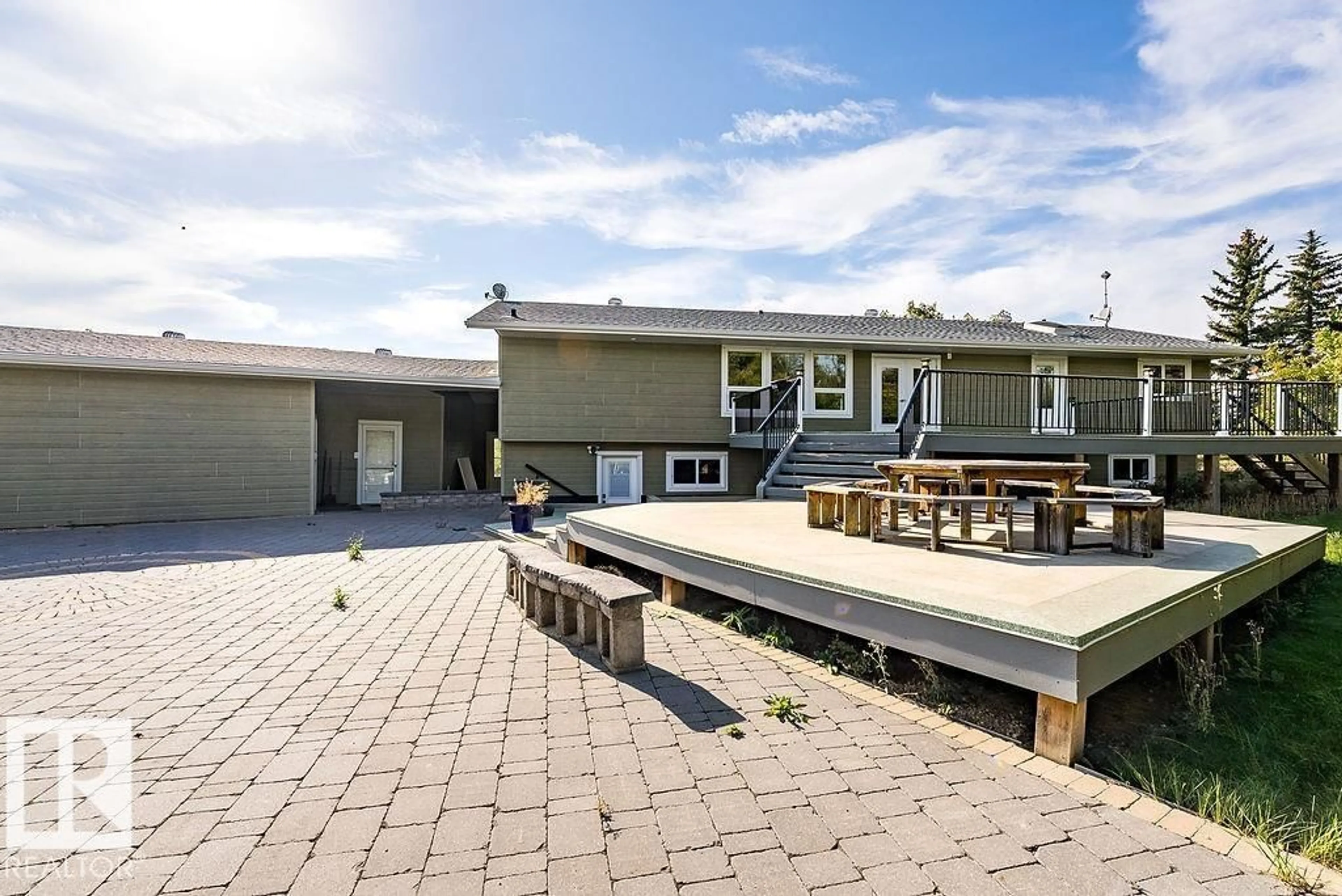 Patio, unknown for 224061 TWP ROAD 462, Rural Wetaskiwin County Alberta T9A1X1