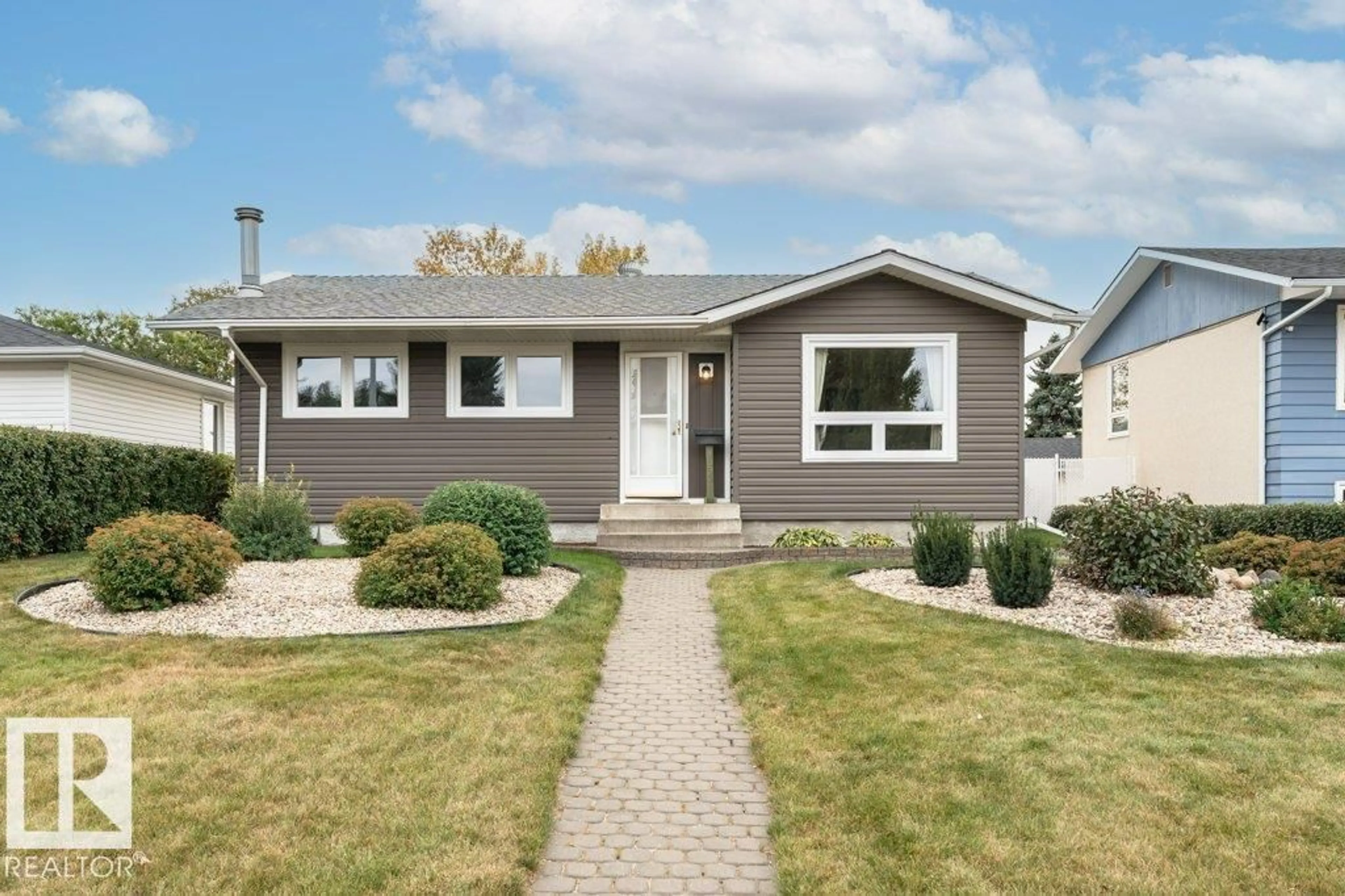 Home with vinyl exterior material, street for 10931 38 AV, Edmonton Alberta T6J0K6