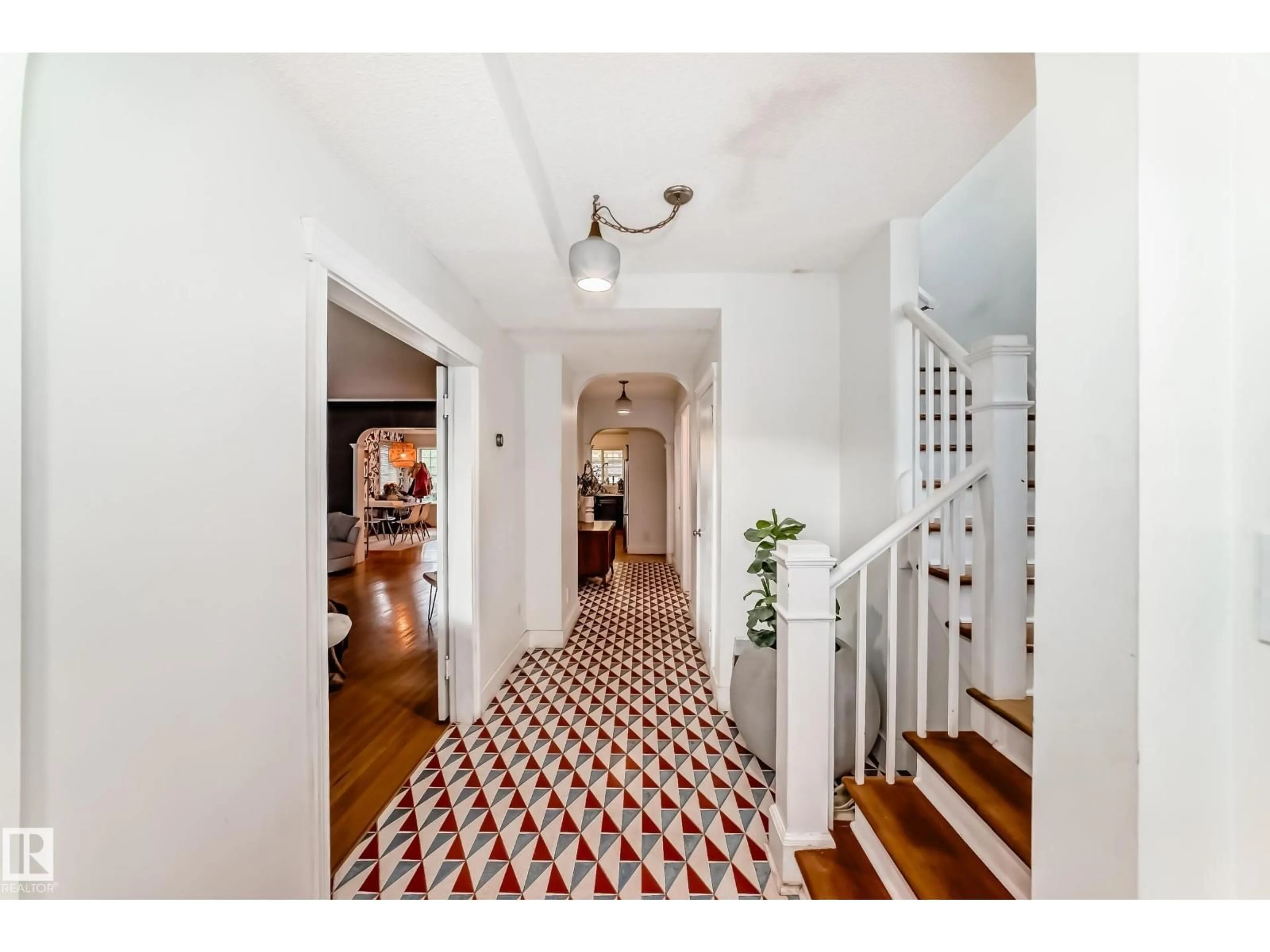 Indoor foyer for 9902 148 ST, Edmonton Alberta T5N3E9