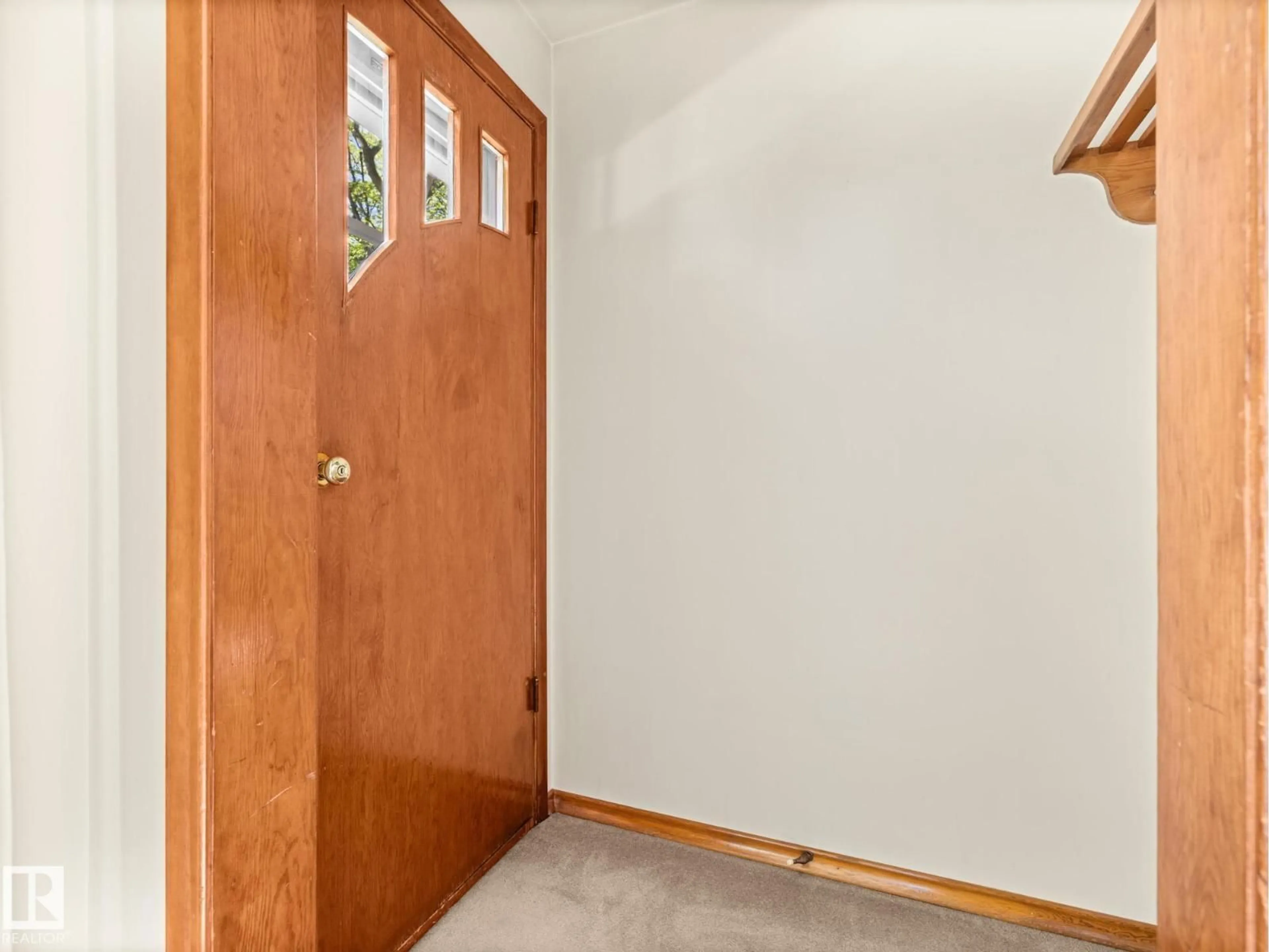 Indoor entryway for NW - 4018 115 AV, Edmonton Alberta T5W0V4