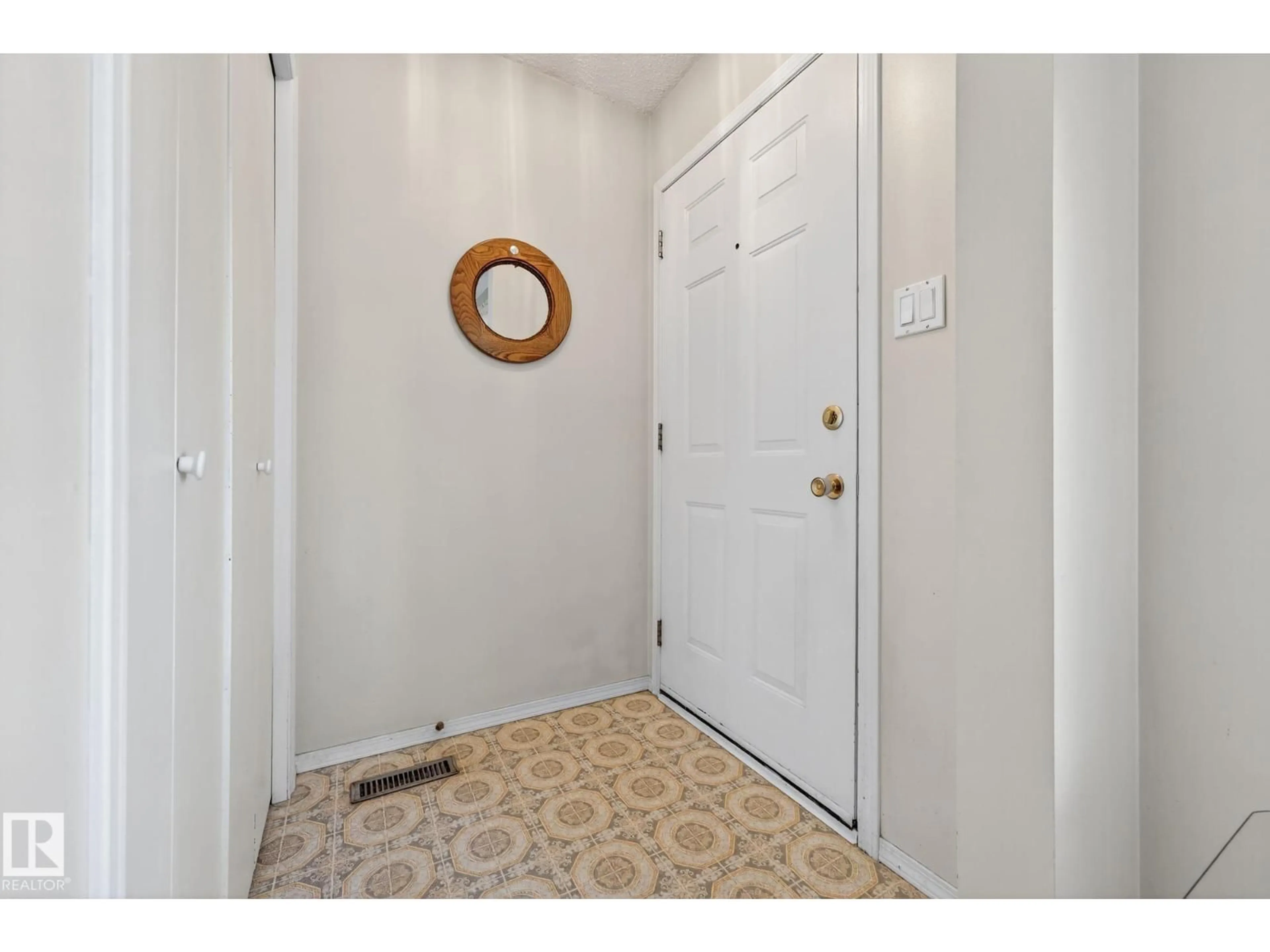 Indoor entryway for NW - 14511 37 ST, Edmonton Alberta T5Y2K8