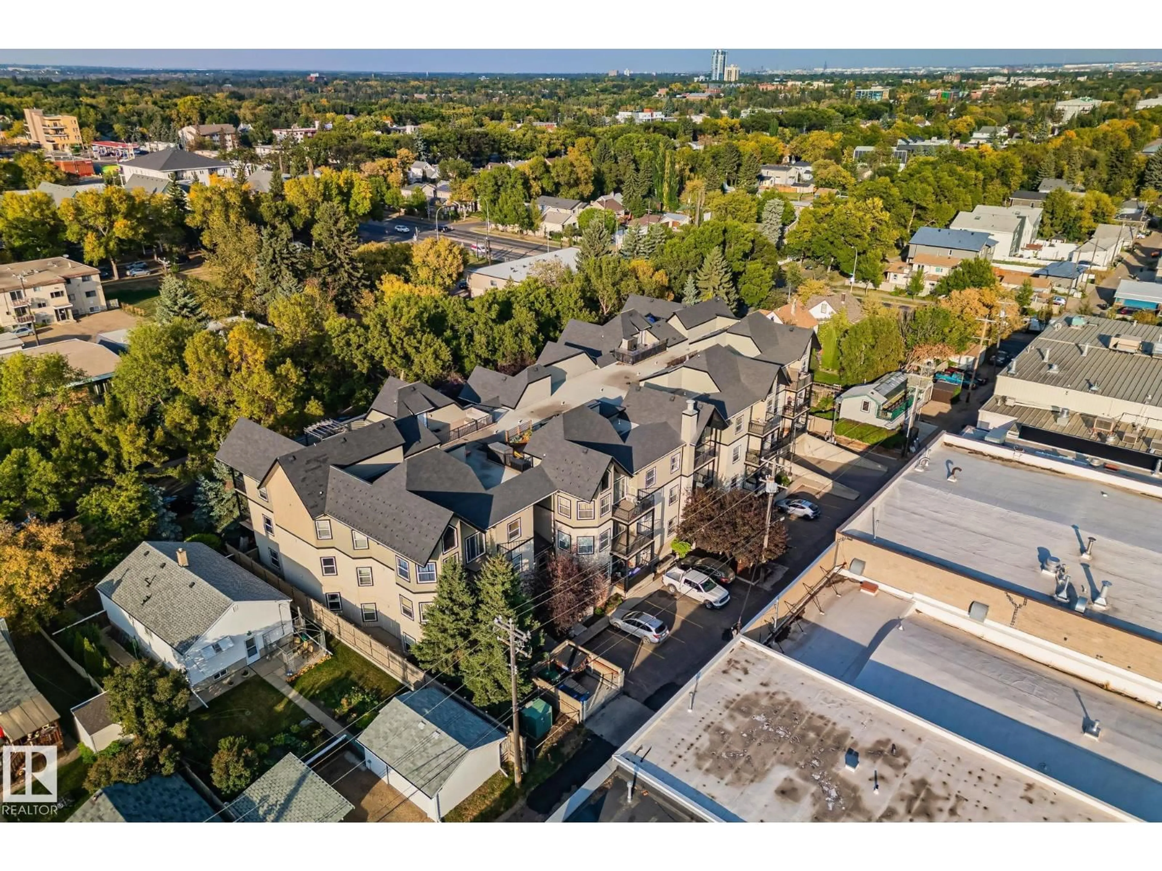 A pic from outside/outdoor area/front of a property/back of a property/a pic from drone, unknown for 9927 - 207 79 AV, Edmonton Alberta T6E1R3