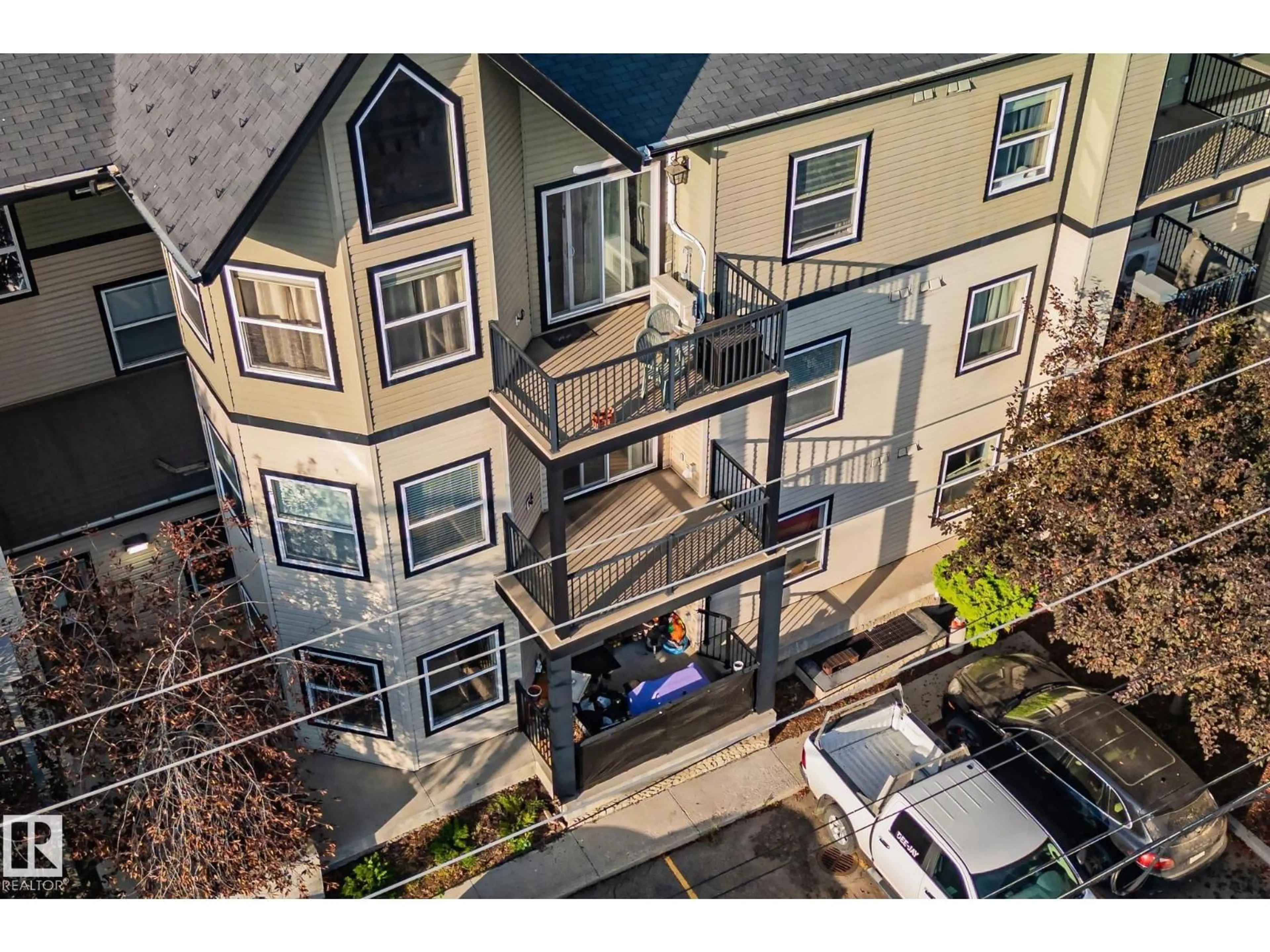 A pic from outside/outdoor area/front of a property/back of a property/a pic from drone, unknown for 9927 - 207 79 AV, Edmonton Alberta T6E1R3