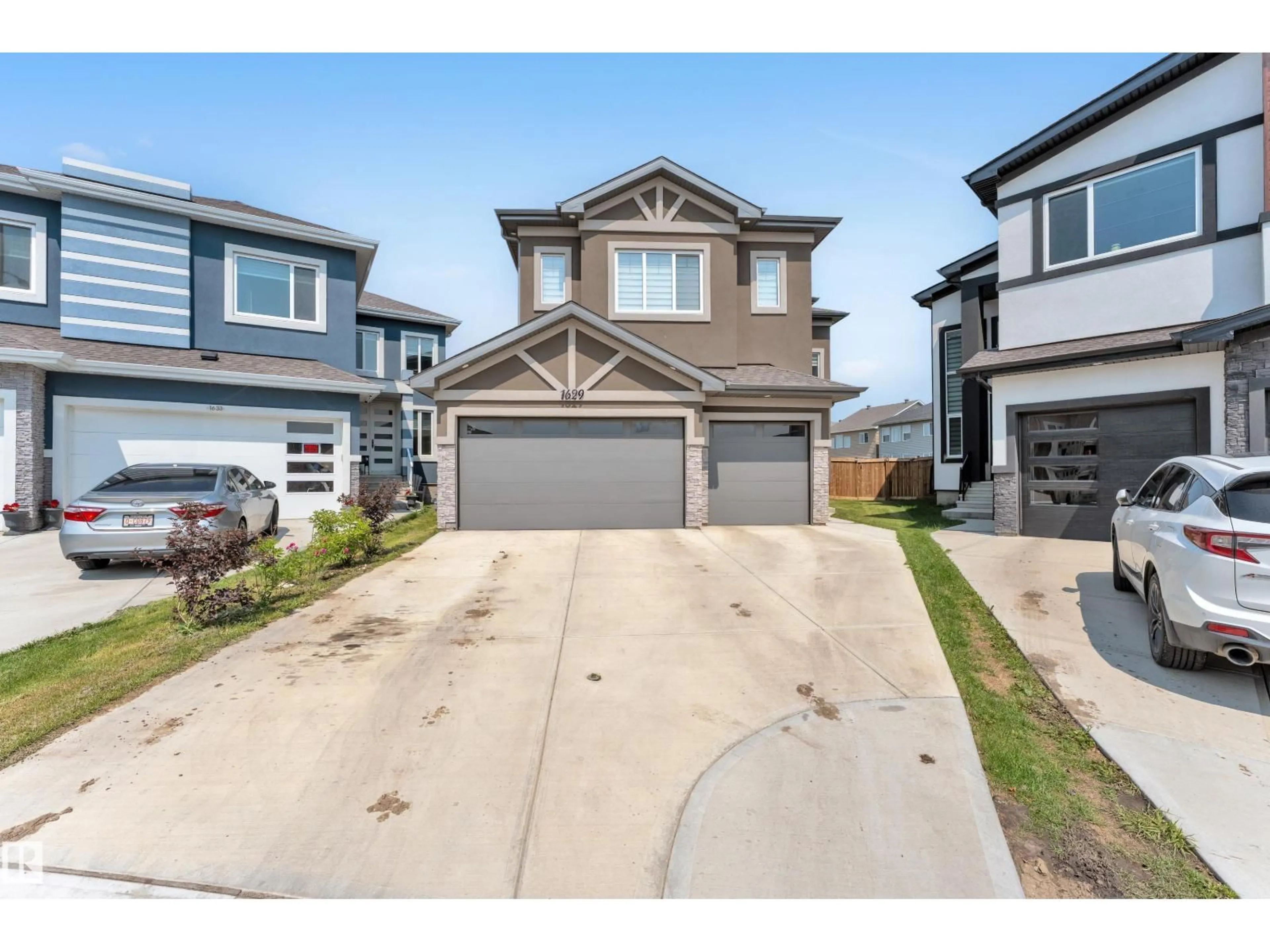 Unknown for NW - 1629 16A ST, Edmonton Alberta T6T2S1