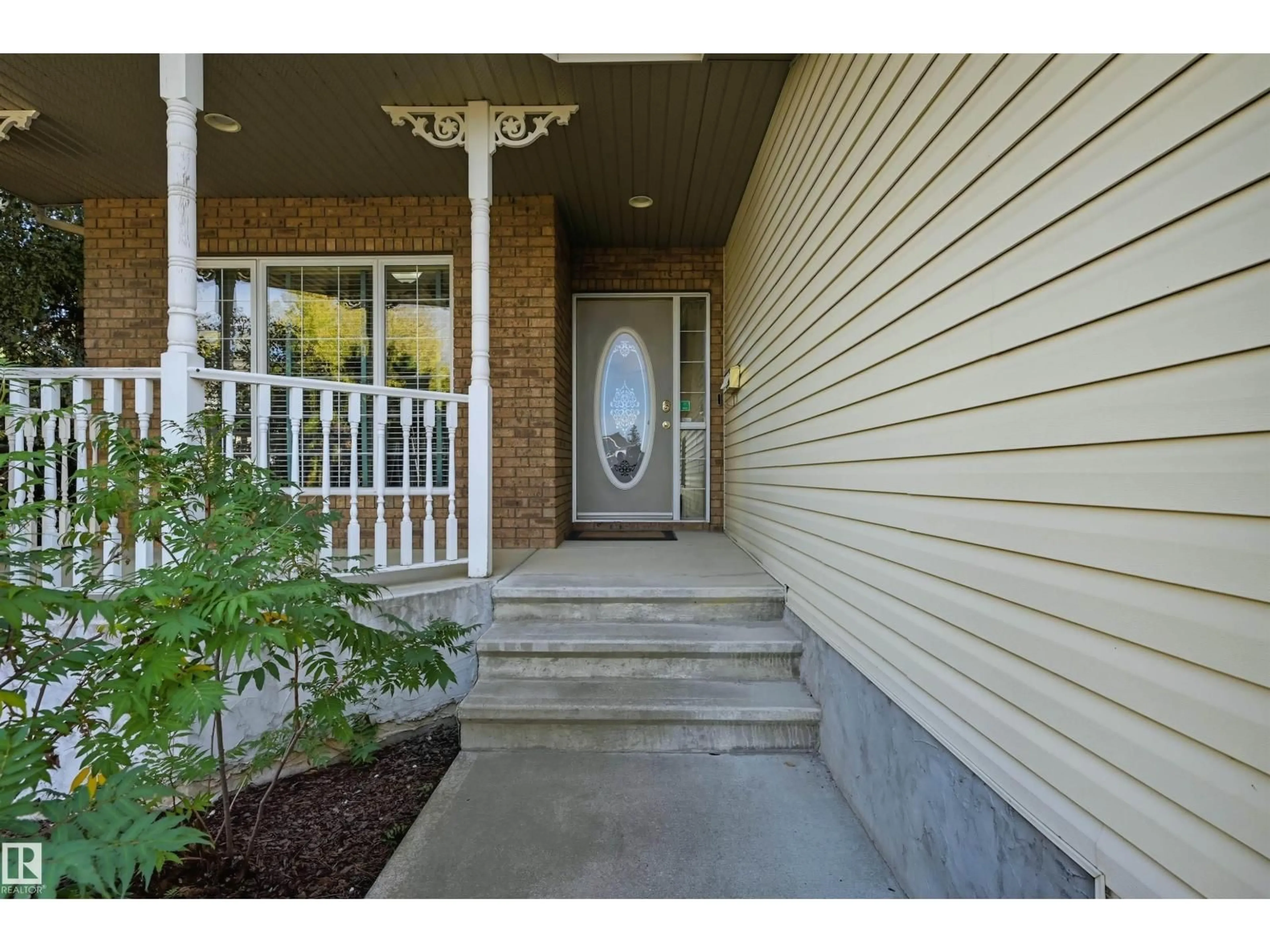 Indoor entryway for 2007 HADDOW DR, Edmonton Alberta T6R2P2